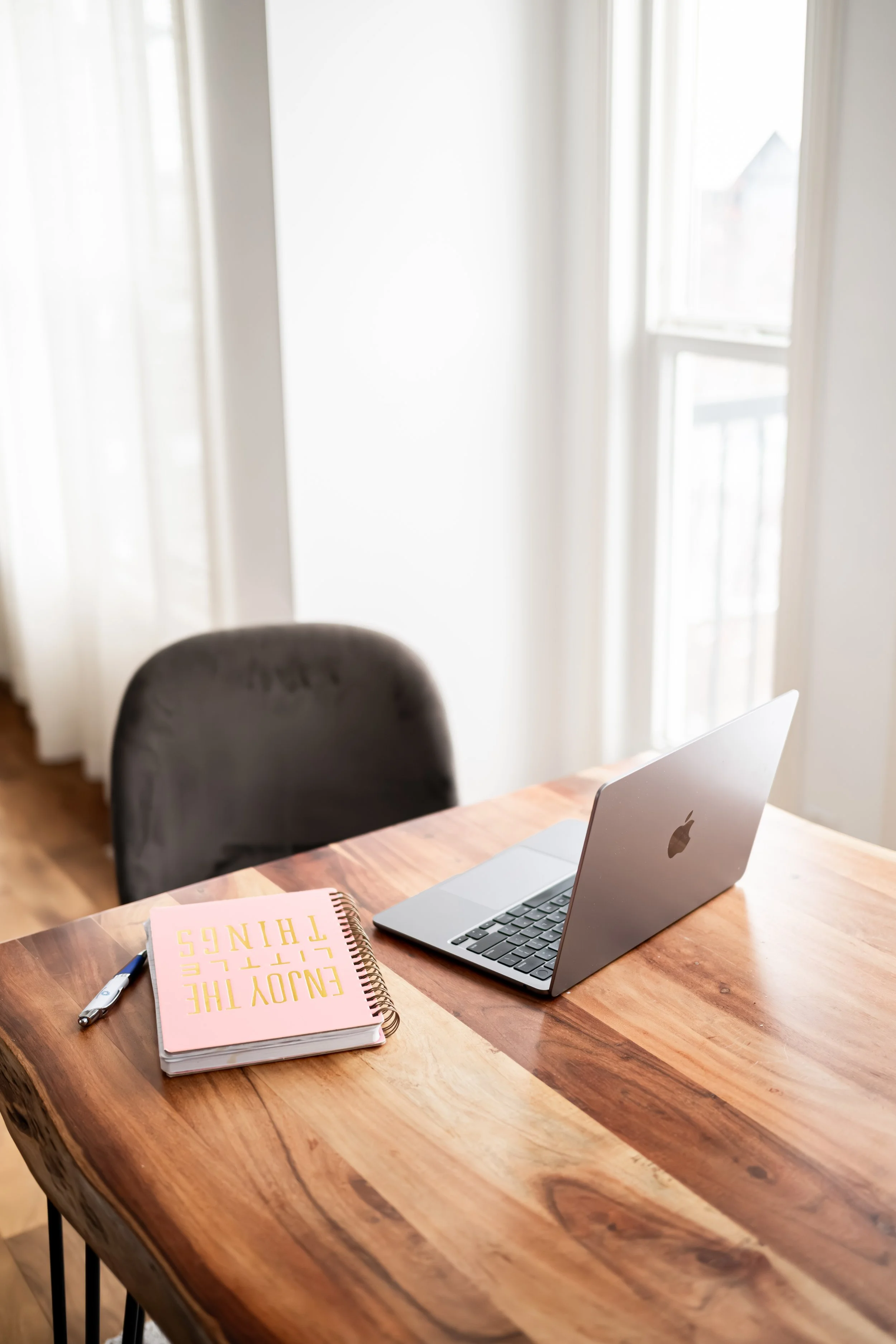 Professional headshots that feel confident, natural, and aligned with your brand. As a Calgary branding photographer, I create modern, editorial-style headshots for entrepreneurs, creatives, and professionals looking to elevate their online presence.