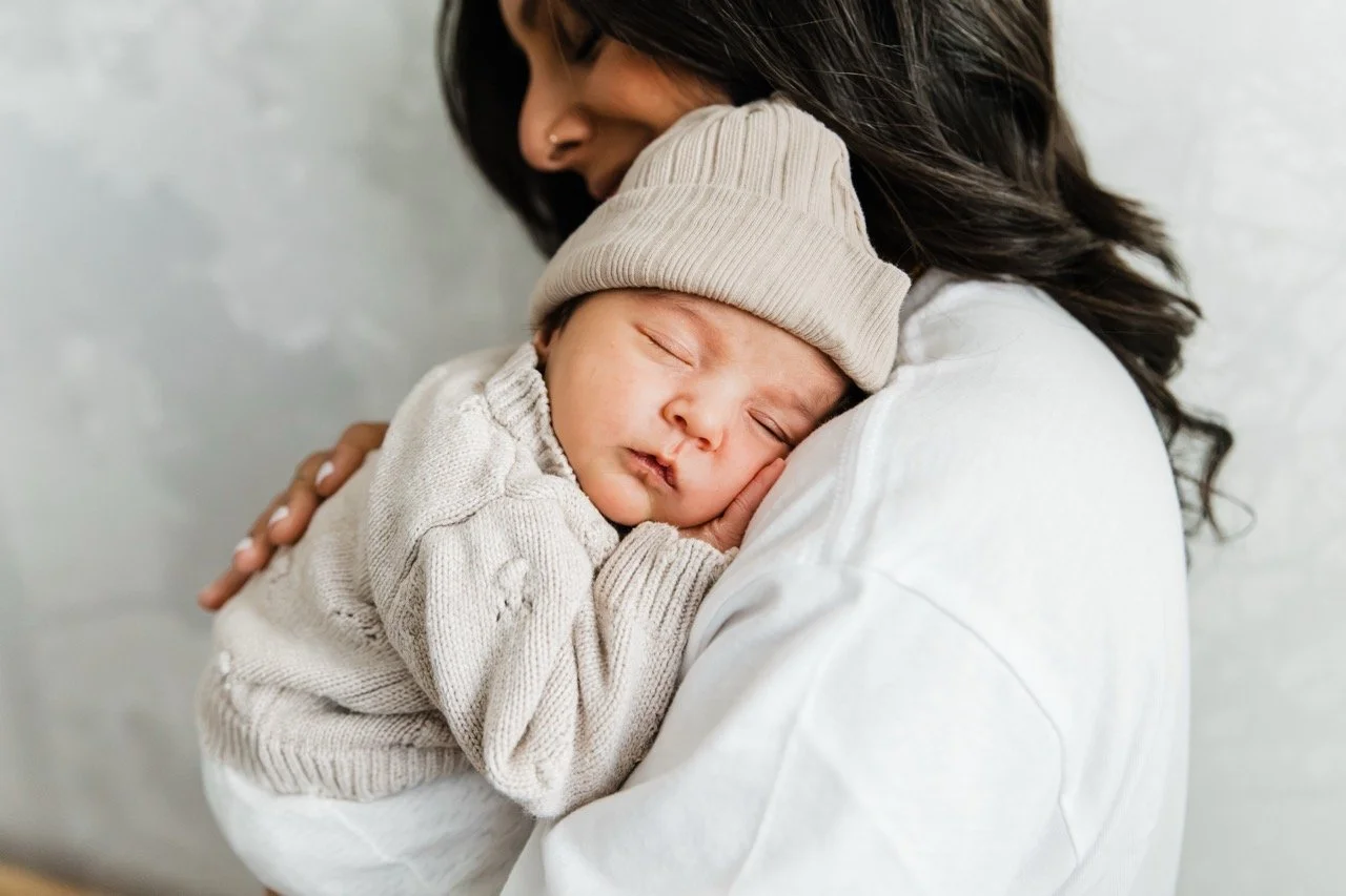 Welcome to the heartwarming world of Calgary newborn photography. Cherish the precious moments of your little one's arrival with our expert services. As a trusted newborn photographer in Calgary, we specialize in capturing the innocence and joy of th
