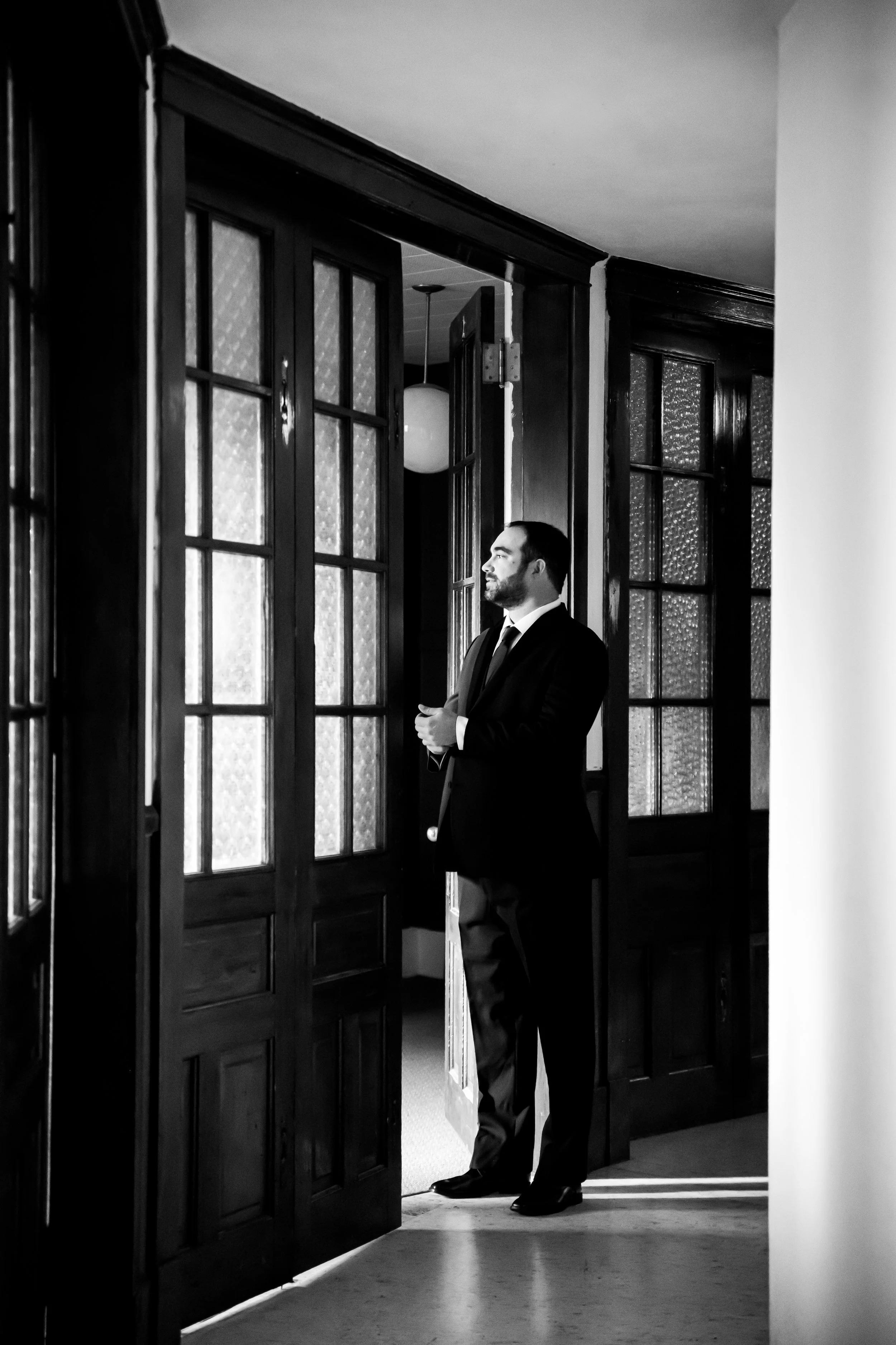 Romantic editorial wedding photography for couples celebrating elegant weddings in Calgary.