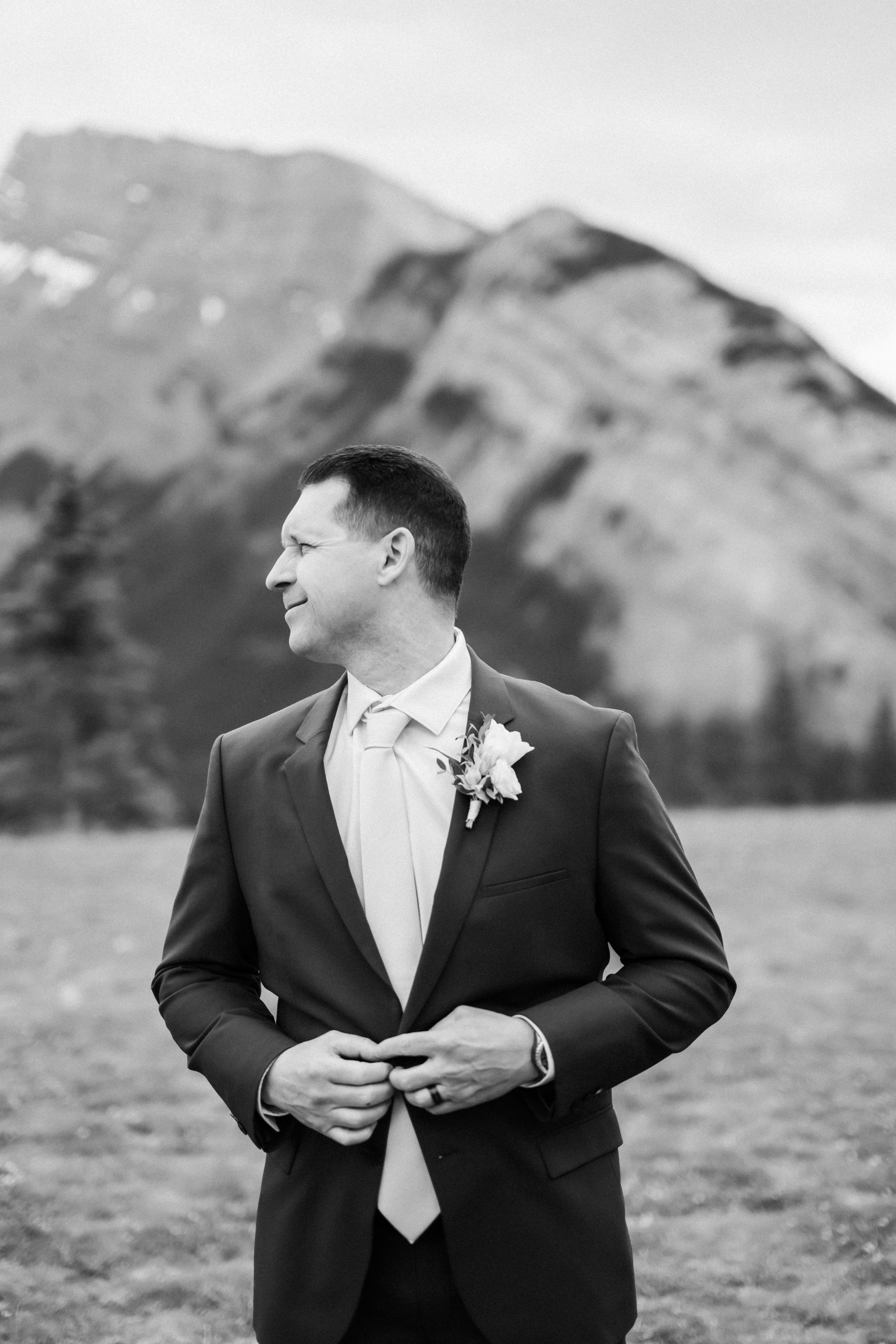 P&R_CalgaryWeddingPhotographer-32.jpeg