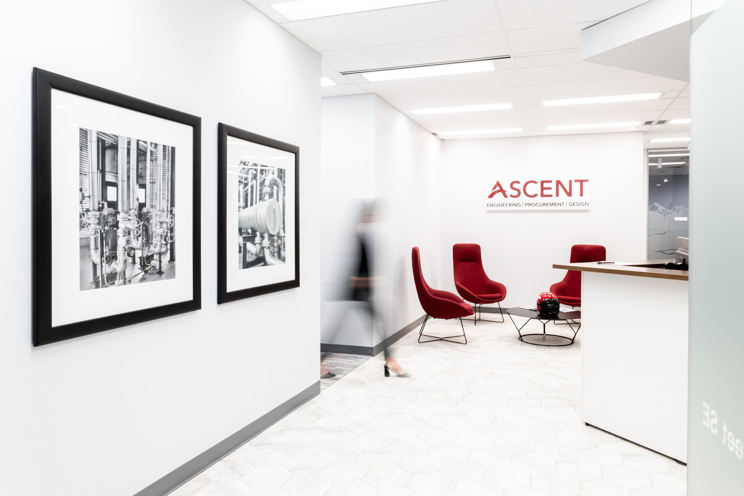 Professional headshots that feel confident, natural, and aligned with your brand. As a Calgary branding photographer, I create modern, editorial-style headshots for entrepreneurs, creatives, and professionals looking to elevate their online presence.