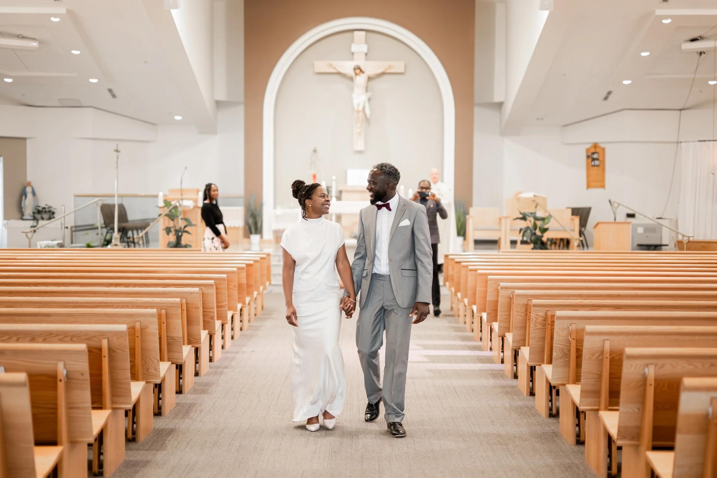 Looking for a Calgary wedding photographer who captures genuine, emotional moments with a timeless, editorial feel? You’re in the right place. Based in Calgary, I specialize in photographing engaged couples who want their love story documented in a w