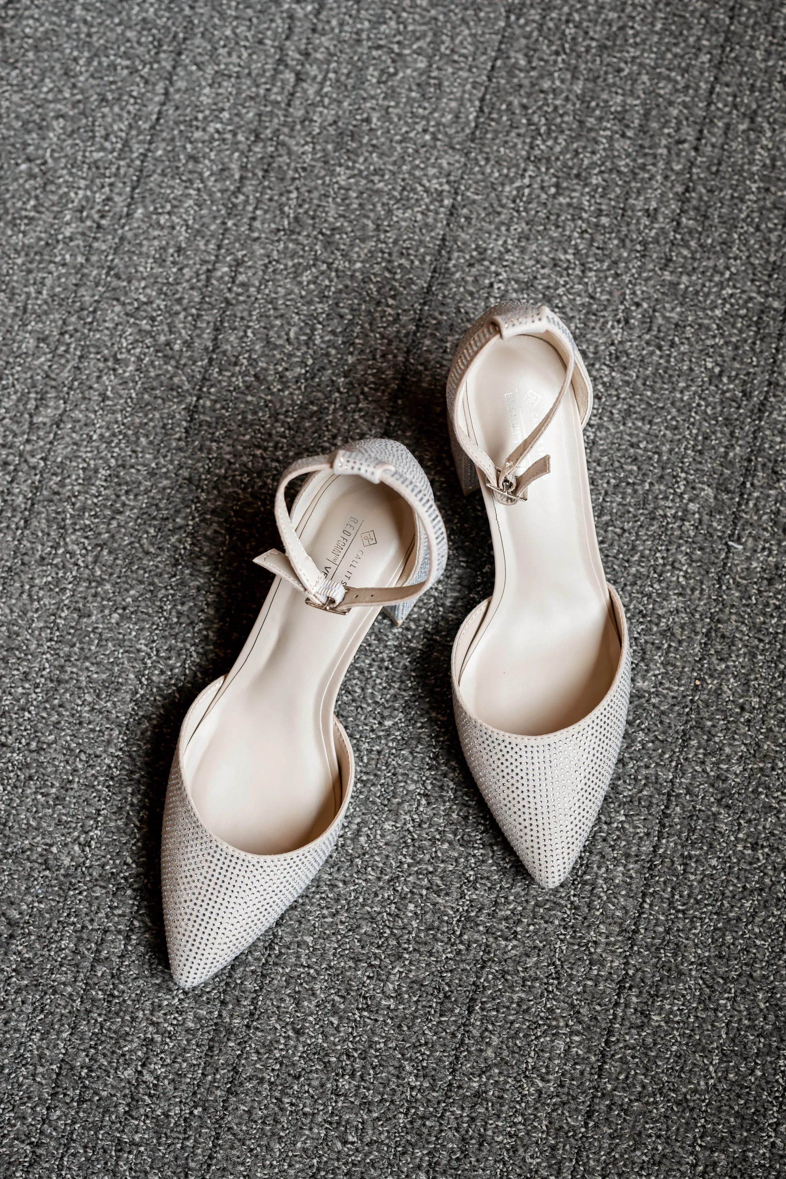 Looking for a Calgary wedding photographer who captures genuine, emotional moments with a timeless, editorial feel? You’re in the right place. Based in Calgary, I specialize in photographing engaged couples who want their love story documented in a w