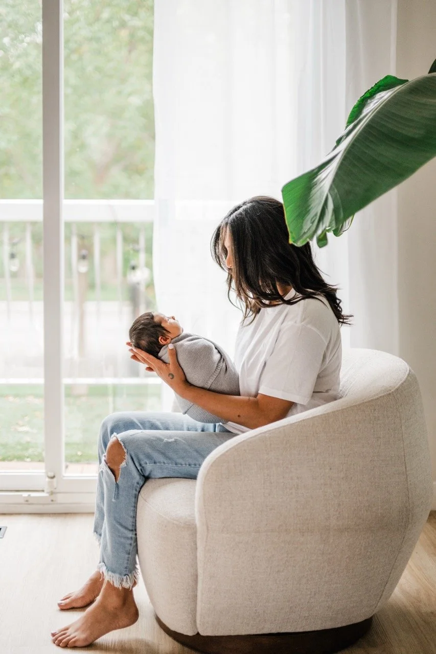 Welcome to the heartwarming world of Calgary newborn photography. Cherish the precious moments of your little one's arrival with our expert services. As a trusted newborn photographer in Calgary, we specialize in capturing the innocence and joy of th