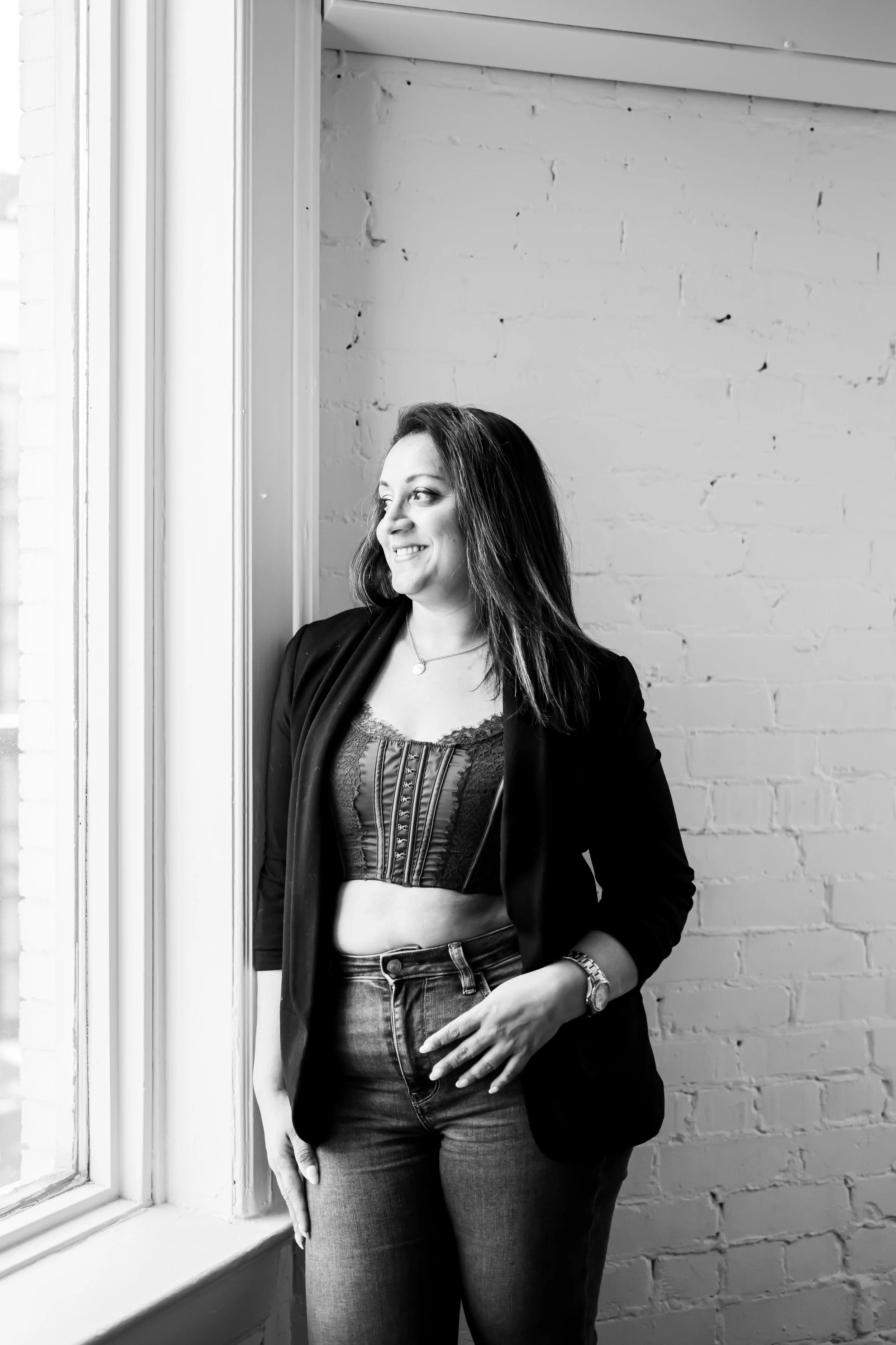 Professional headshots that feel confident, natural, and aligned with your brand. As a Calgary branding photographer, I create modern, editorial-style headshots for entrepreneurs, creatives, and professionals looking to elevate their online presence.