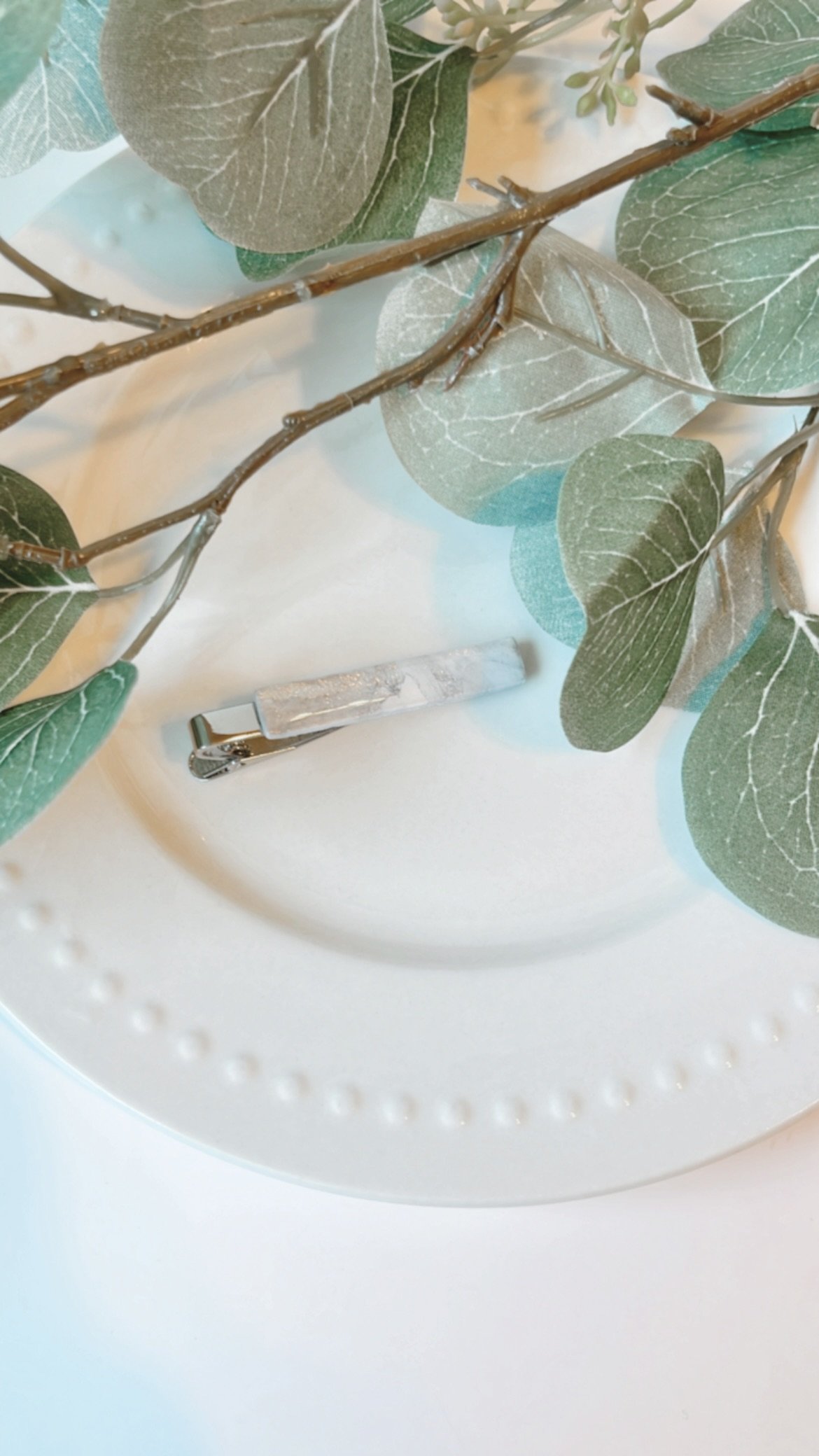 Silver and white tie clip