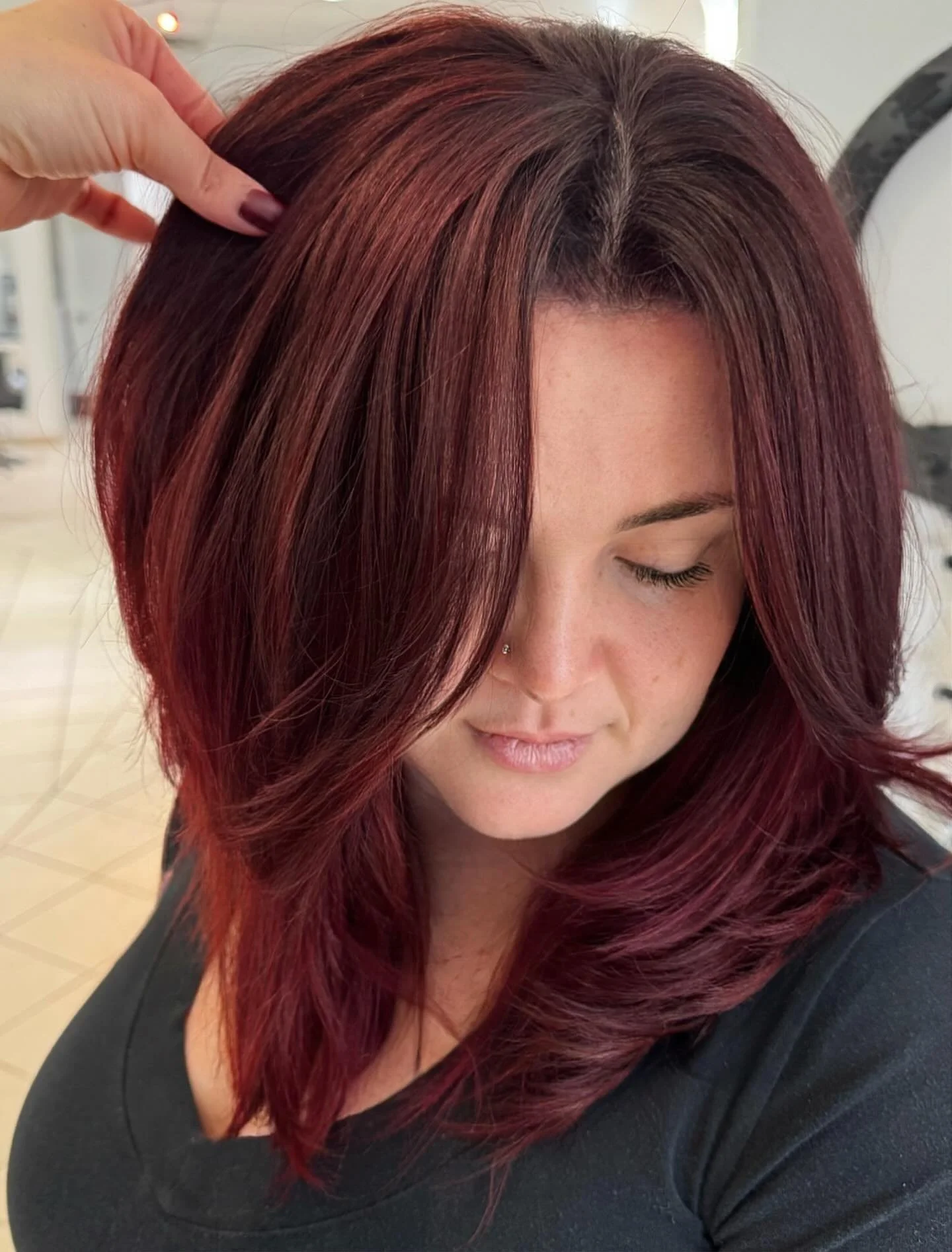 Tis the season! Bringing out our reds coppers and golds 🍂🍁
.
.
.
.
#innisfilhairsalon #barriehairsalon #lanzalove #redhair #hairgoals #fallhairinspo