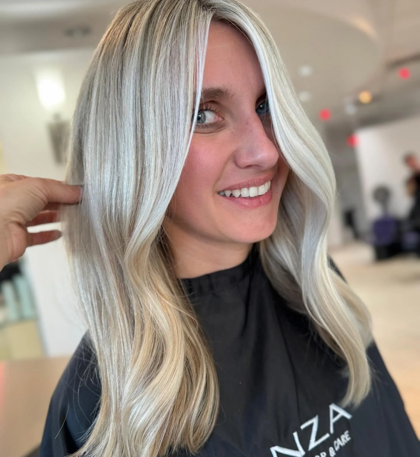 The perfect blonde does exist 👌
.
.
.
.
.
#suzettes #lanza #innisfil #barrie #barriehairstylist #innisfilhairstylist #blondehair #fall2025hair