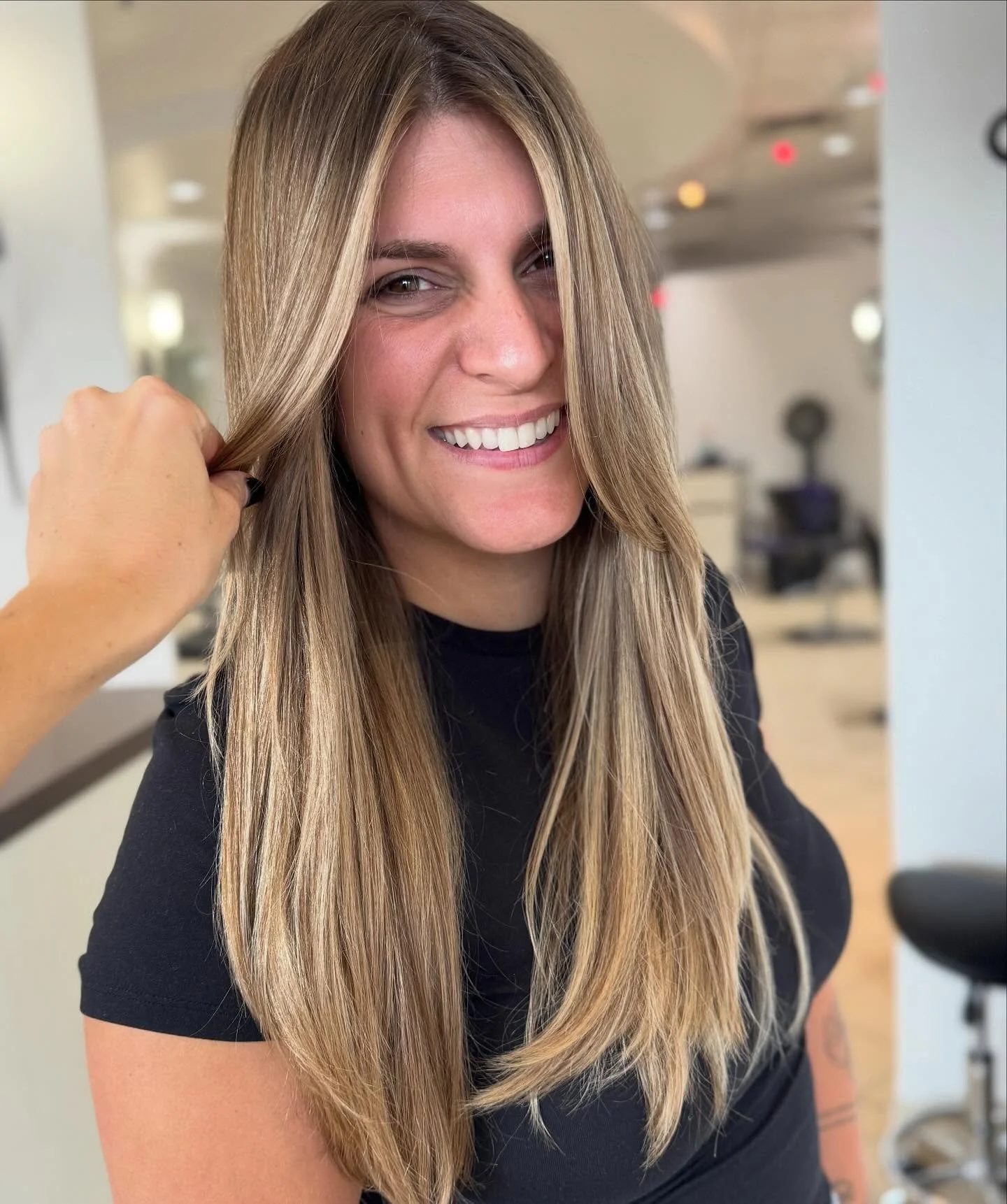 T.A.Y.L.O.R 👏🔥 
Some clients stay for the service, ours stay because we&rsquo;re family ❤️
.
.
.
.
.
.
#suzettes #innisfilhairsalon #lanza #lanzalove #barriehairsalon #innisfilhairstylist