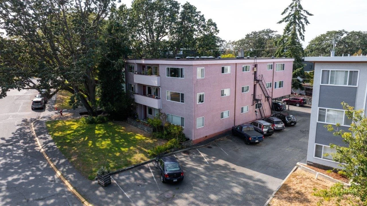2170 Haultain Street Oak Bay, BC | 10-unit apartment