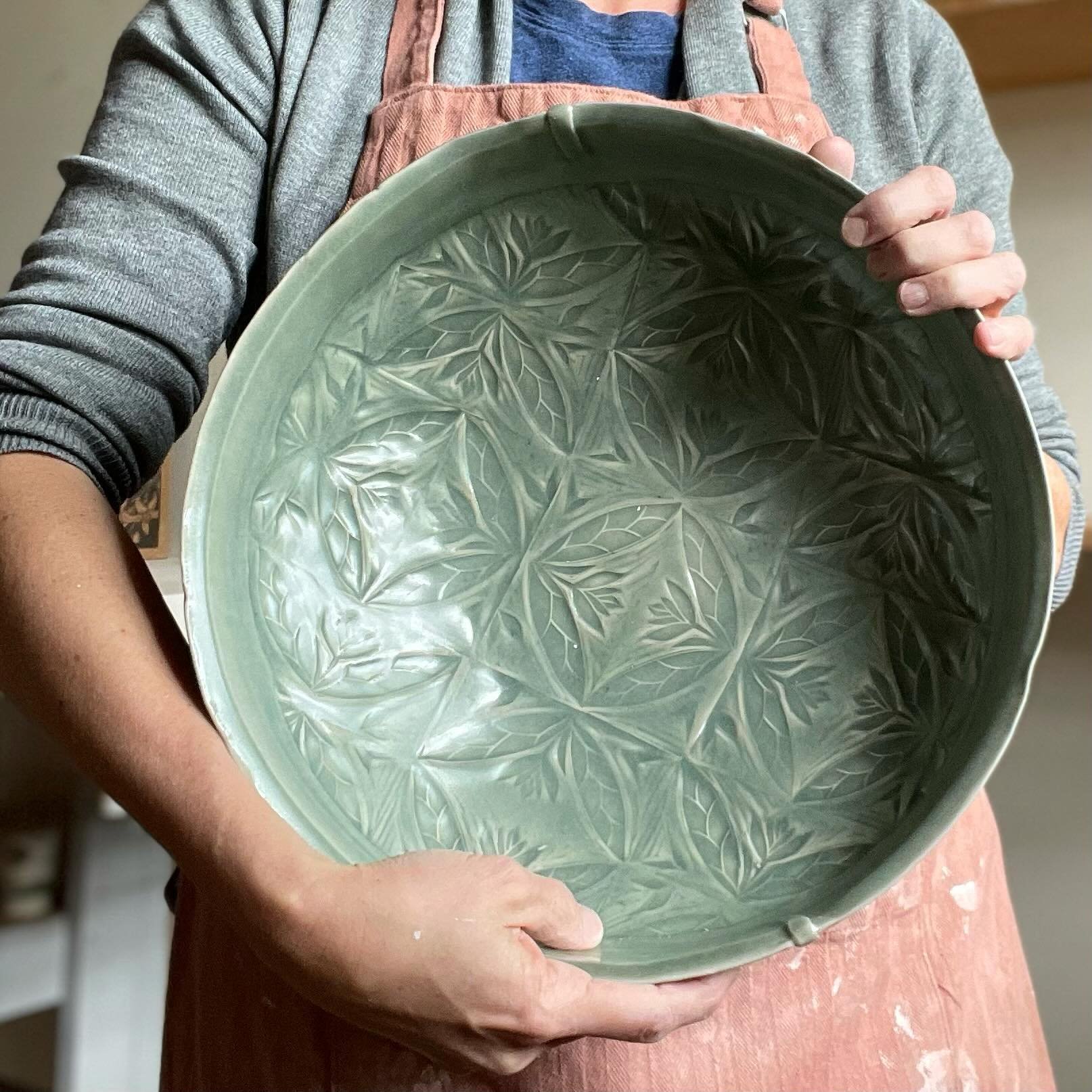 This salad bowl is heading to a Nelson home.  I hope it will be filled with massive Caesar salads to accompany the best lasagnas ever&hellip;served up after a day on the lake&hellip;⛵️ It almost sounds like I&rsquo;m fishing for a dinner invitation;)