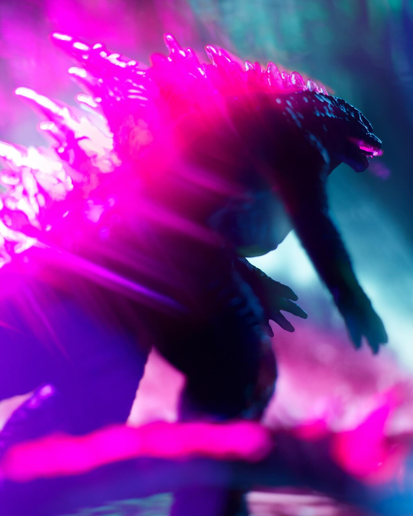 This isn&rsquo;t even my final form. 💪🏻

Toy photography of the @playmatestoysinc GIANT Godzilla Evolved figure from @godzillaxkong. Lit by @ulanzi_official lights with some fun in camera effects.

#godzilla #gxk #godzillaxkong @godzilla_toho #play