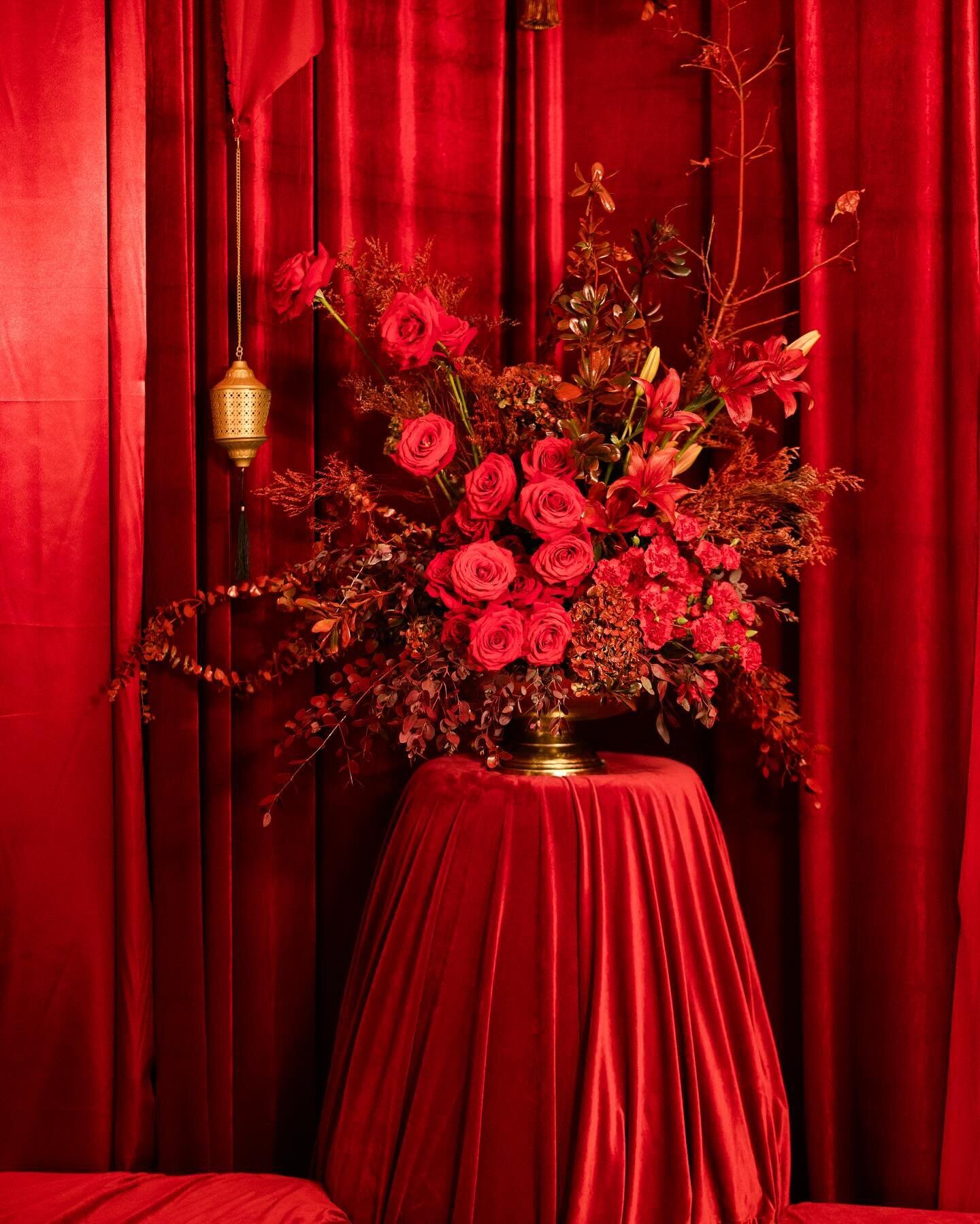 R U B Y 
A closer look into one of our monochromatic rooms. Jeffrey Mansion was a perfect fit to execute this modern day masquerade theme. All of the spaces allowed us to make a new experience in each room. 
.
The Ruby room featured a decked out bar 