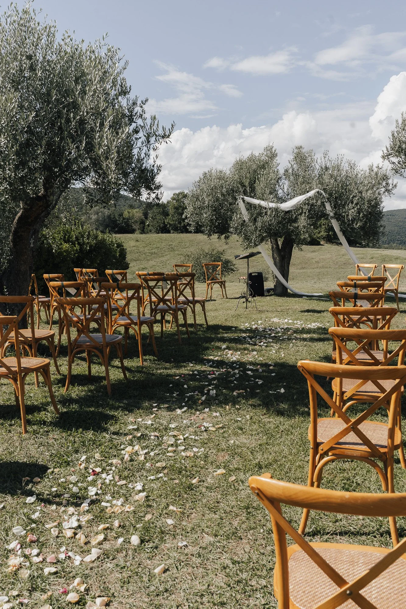 tuscany-wedding-couple-portrait-12.jpg