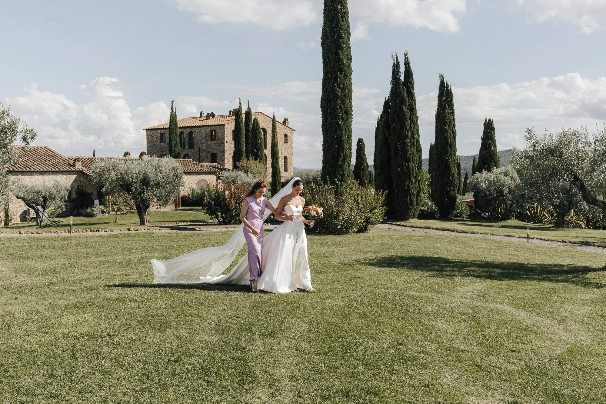 tuscany-wedding-couple-portrait-26.jpg