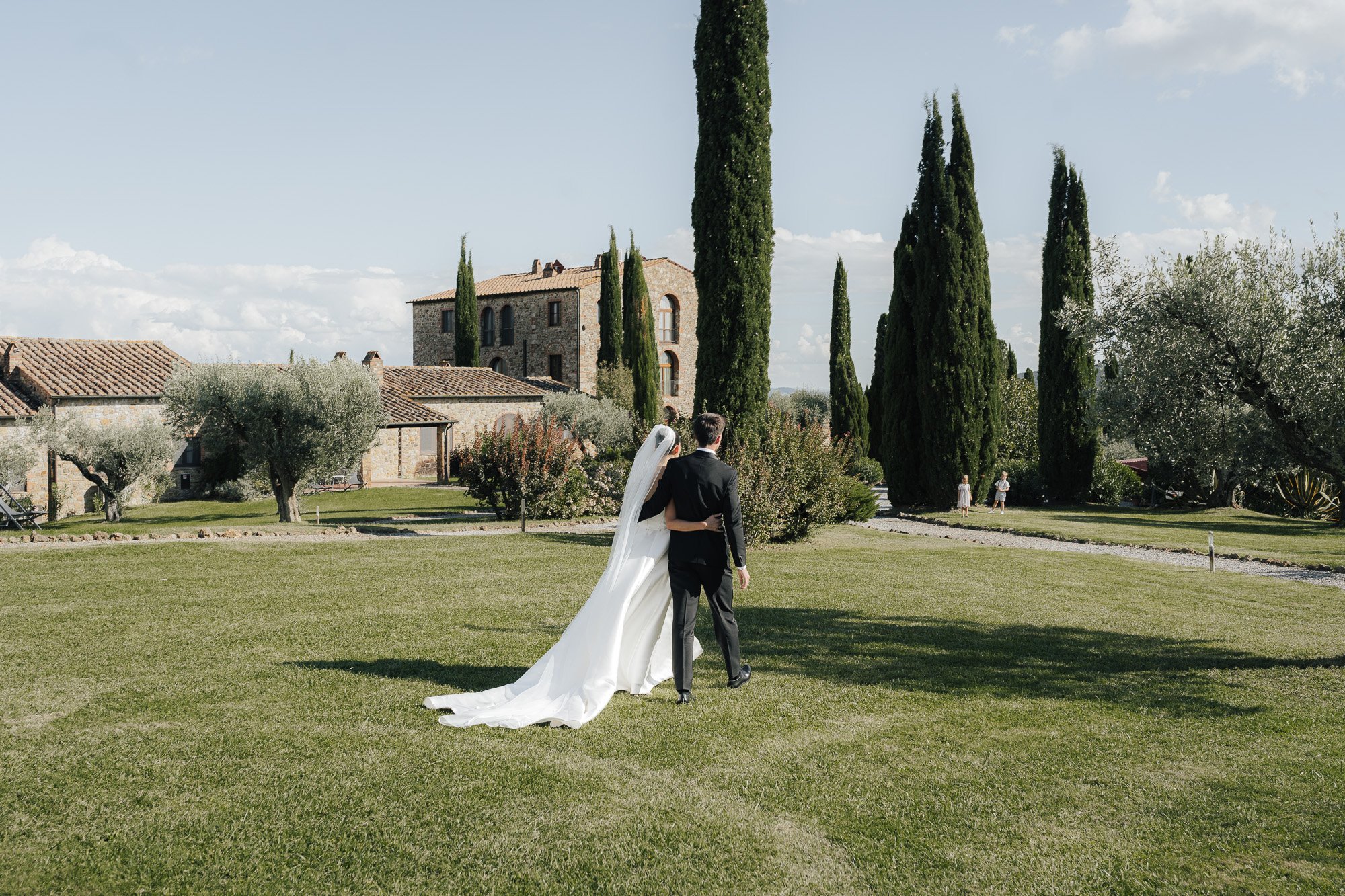 tuscany-wedding-couple-portrait-41.jpg