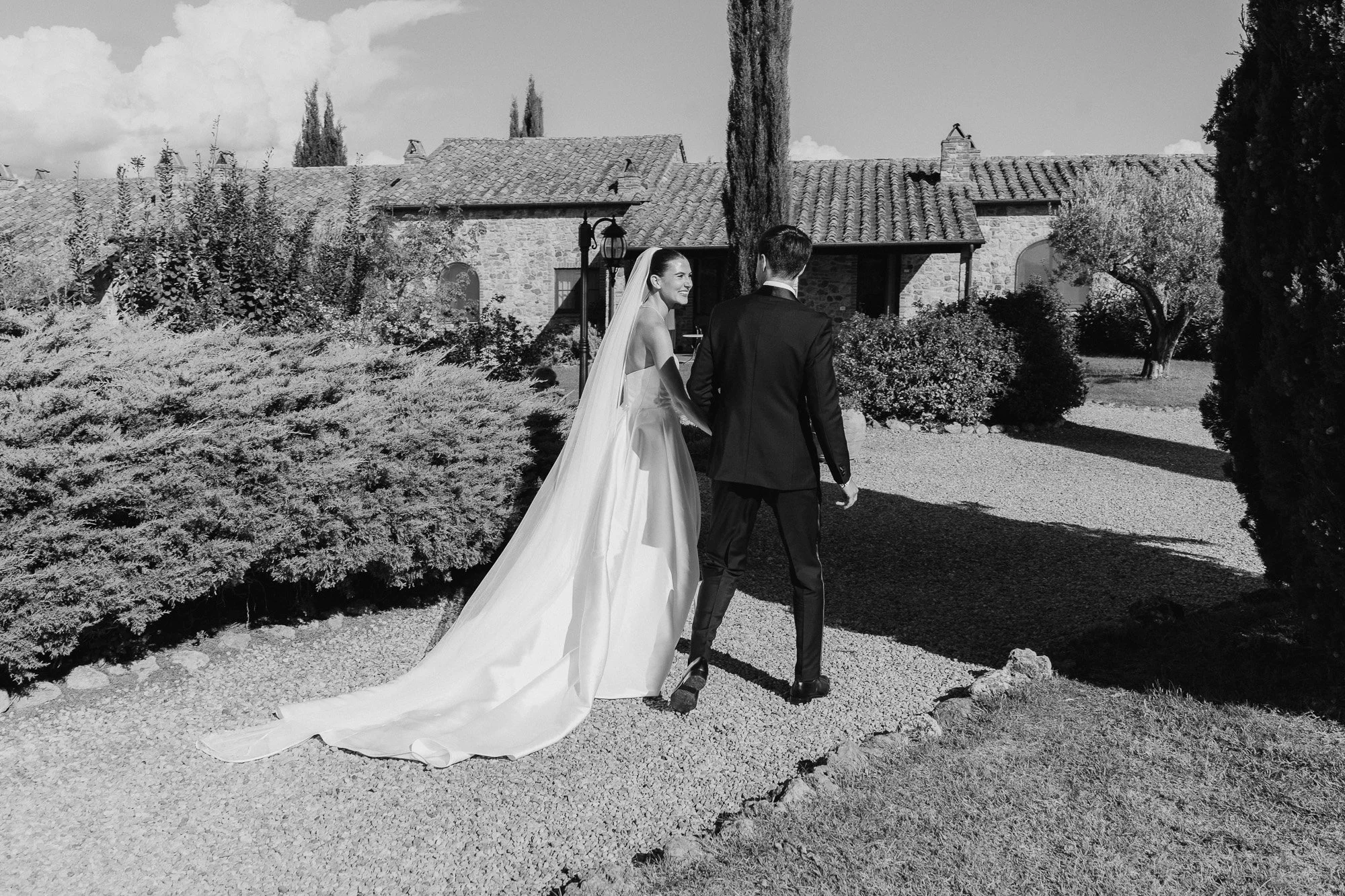 tuscany-wedding-couple-portrait-42.jpg