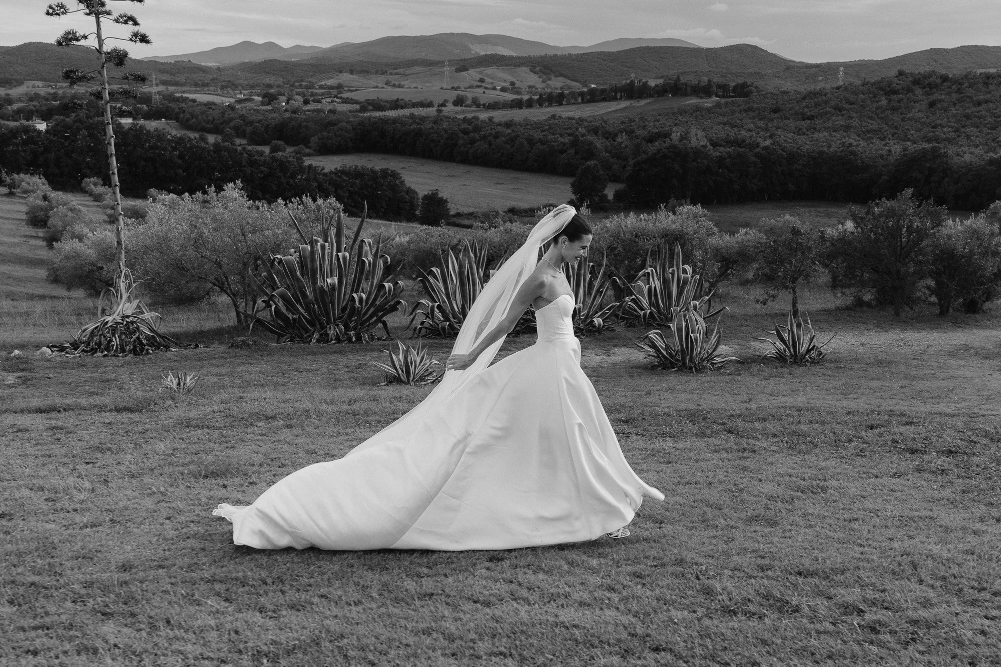 tuscany-wedding-couple-portrait-74.jpg