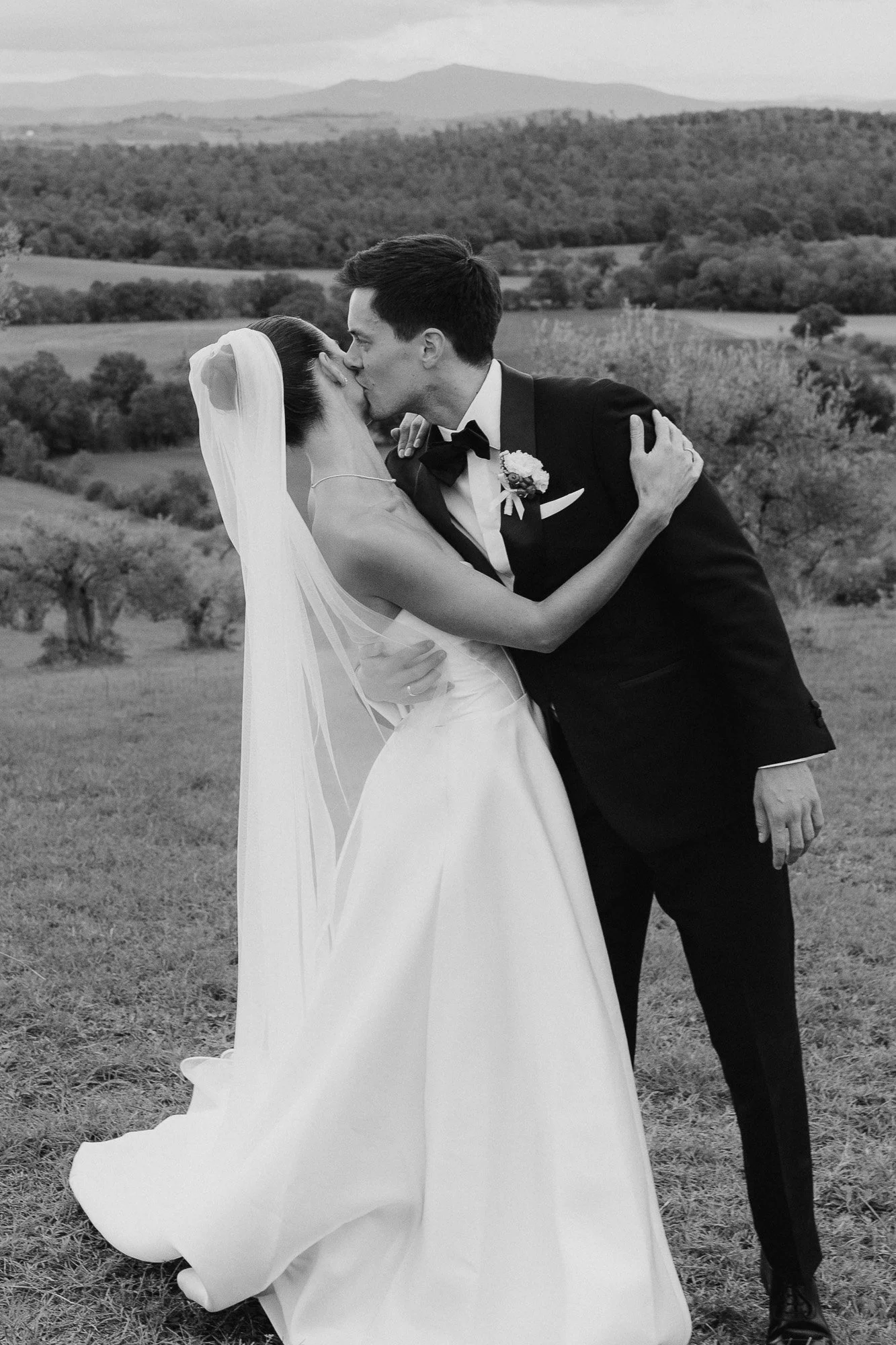 tuscany-wedding-couple-portrait-90.jpg