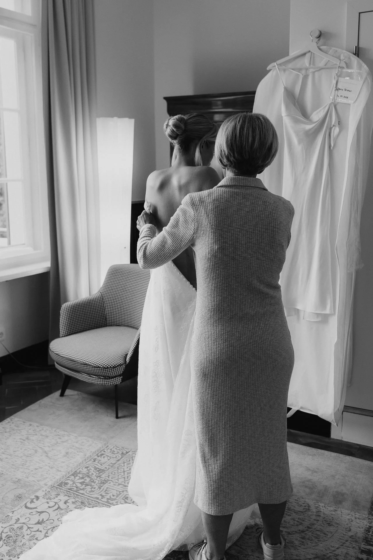 villa-blumfisch-wannsee-bride-getting-ready-berlin-12.jpg
