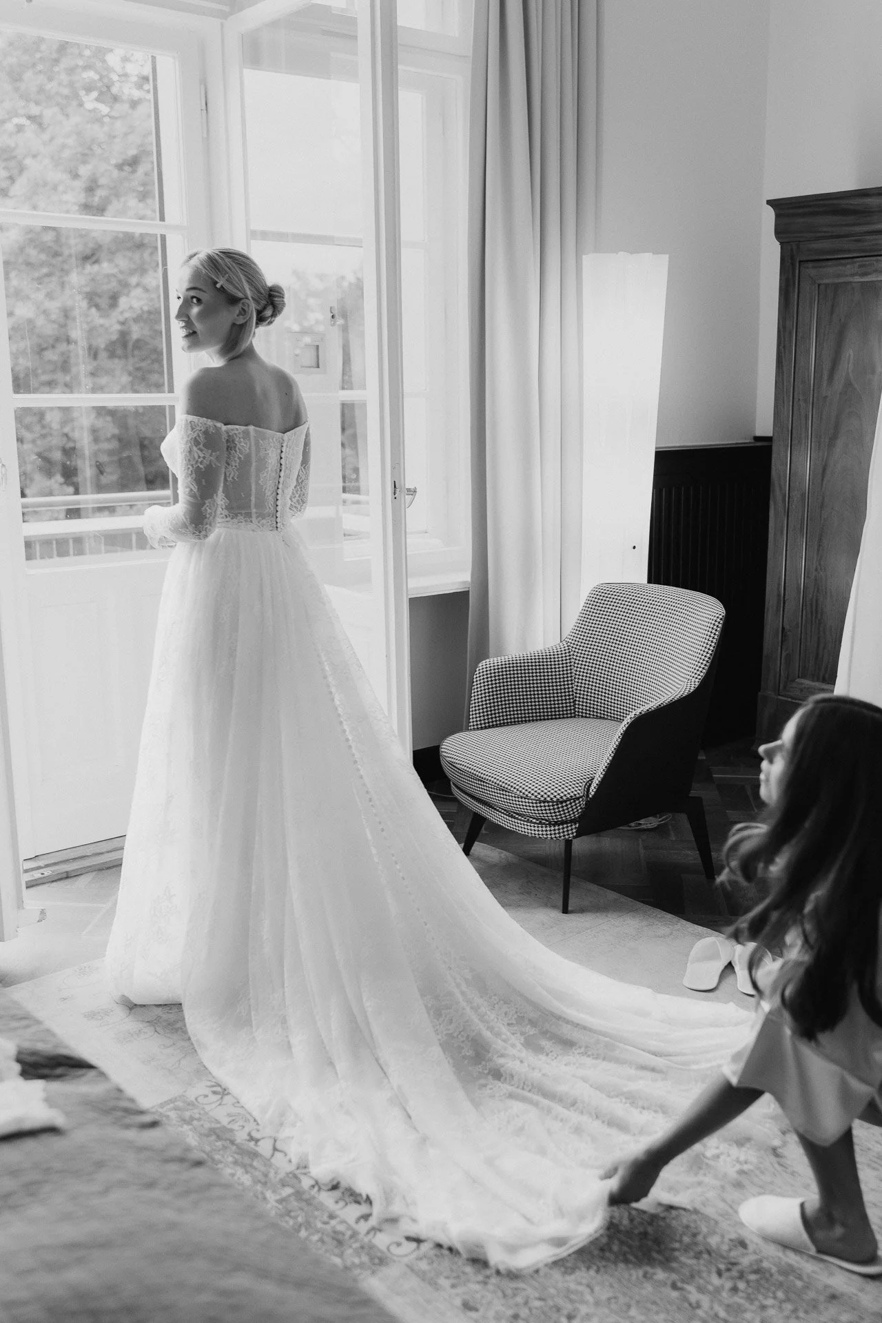 villa-blumfisch-wannsee-bride-getting-ready-berlin-13.jpg