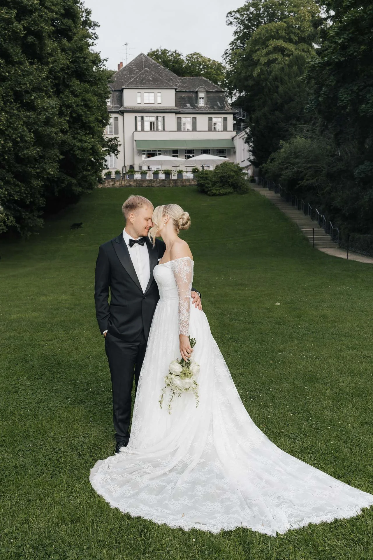 Elegante Hochzeit am Wannsee – Denise &amp; Tim in der Villa Blumfisch