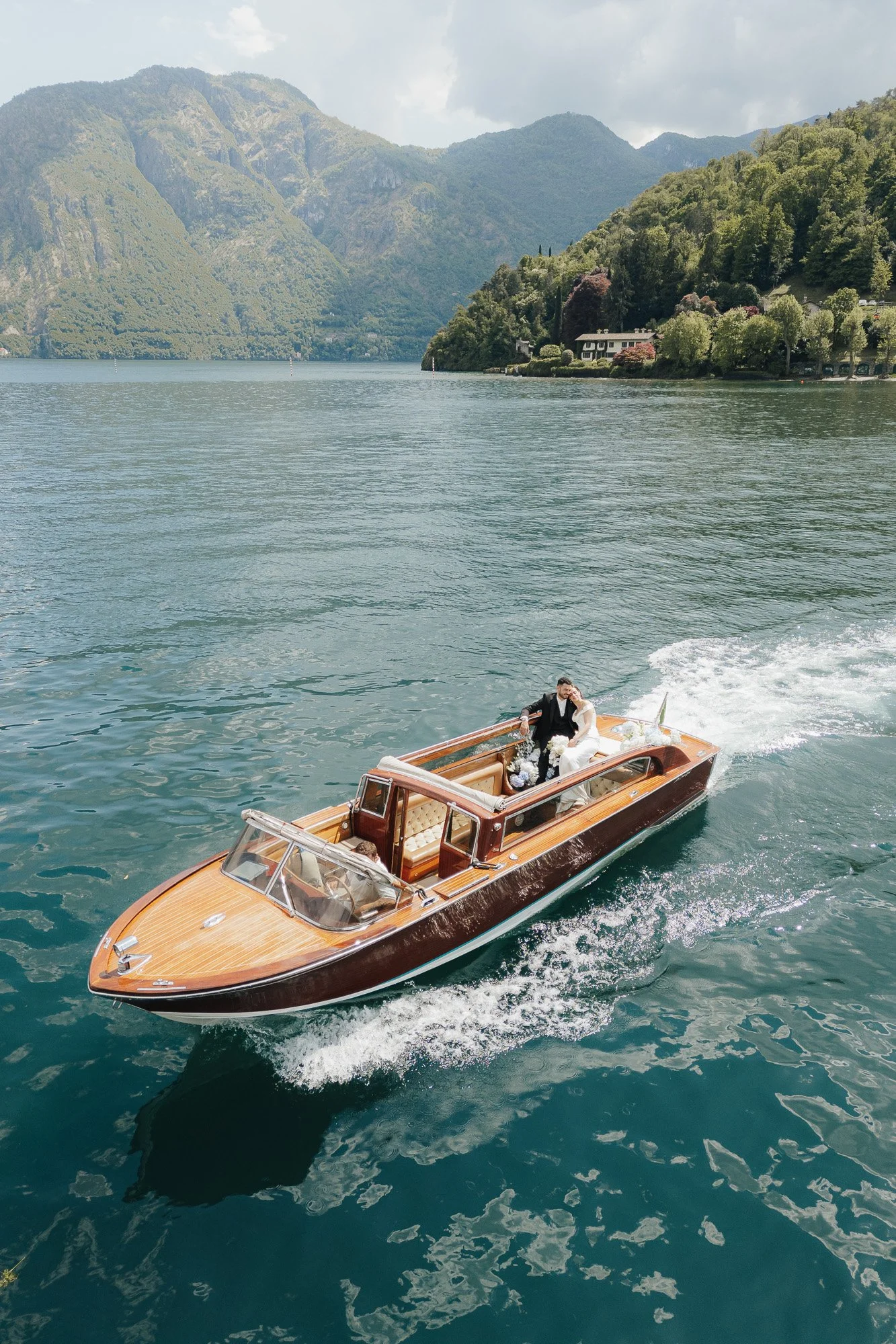 couple portrait boat lake como mountains