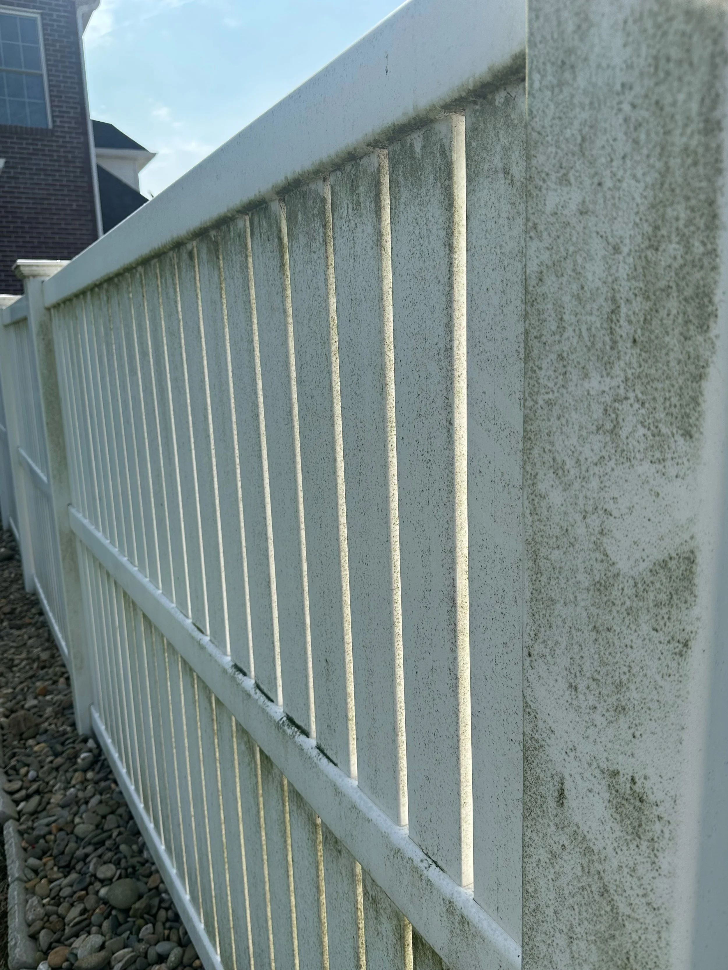 Fence_dirty_1.jpg