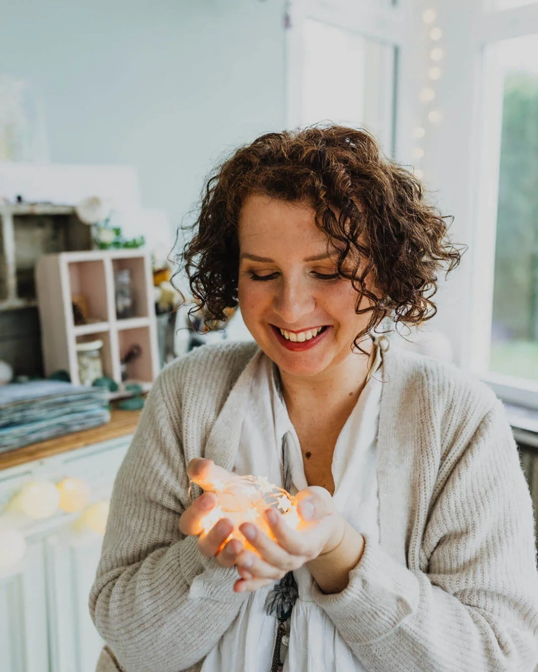 🌟Merry Christmas and happy holidays, sweet artists! 🌟
I&rsquo;m sending you so much light, warmth, and kindness at this magical time of year!  May today offer you moments of softness, even if life feels layered or tender right now. 

I&rsquo;ll be 