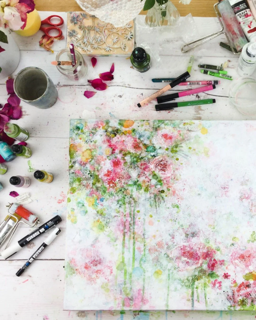 I&rsquo;m moving house at the end of the month and I&rsquo;m already dreaming of all the roses I&rsquo;ll plant in my new garden.

Even though I might not be able to walk through rose gardens at the moment, I can paint them! 

🌹Flowers are such a jo