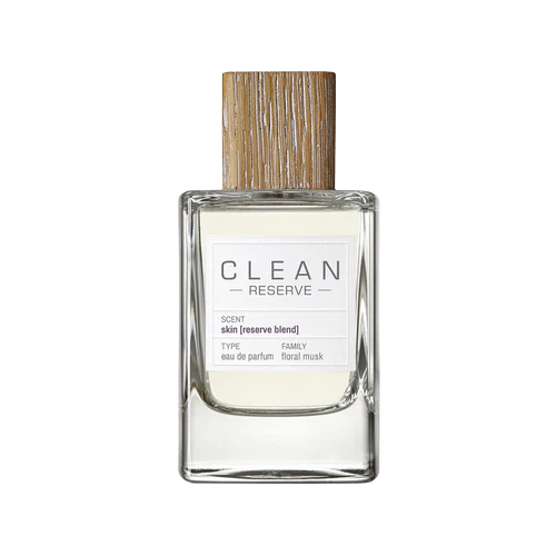 Inspired by the feeling of a warm embrace. Creamy Madagascar vanilla offers a soft and subtle sweetness to the cozy, “close-to-the-skin” musk, creating the perfect everyday perfume.