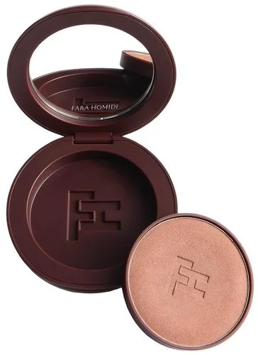 An ultra-smooth, bronzing powder with a cream-like feel.