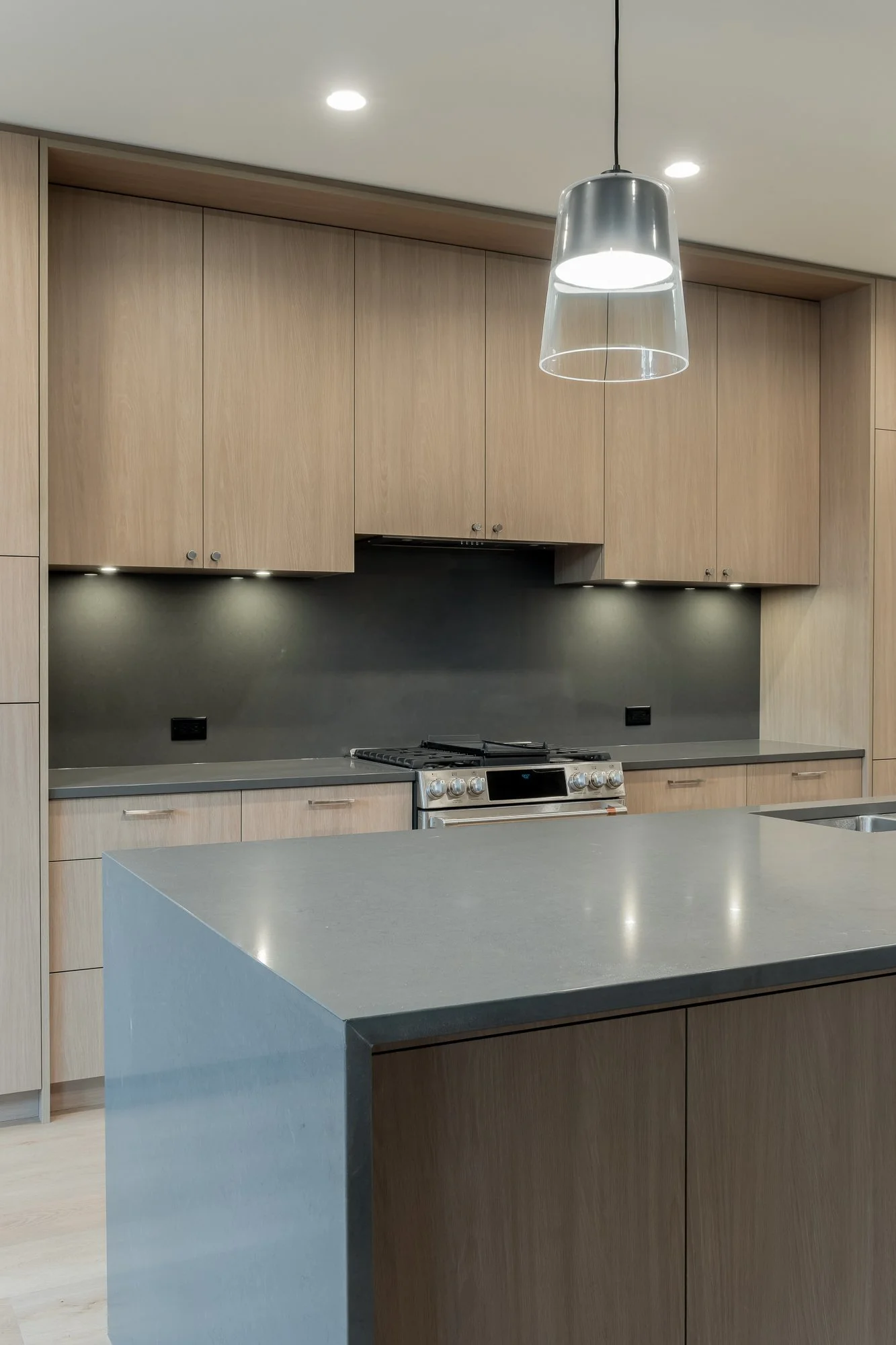 05 After - clean counter and light add knob.jpg