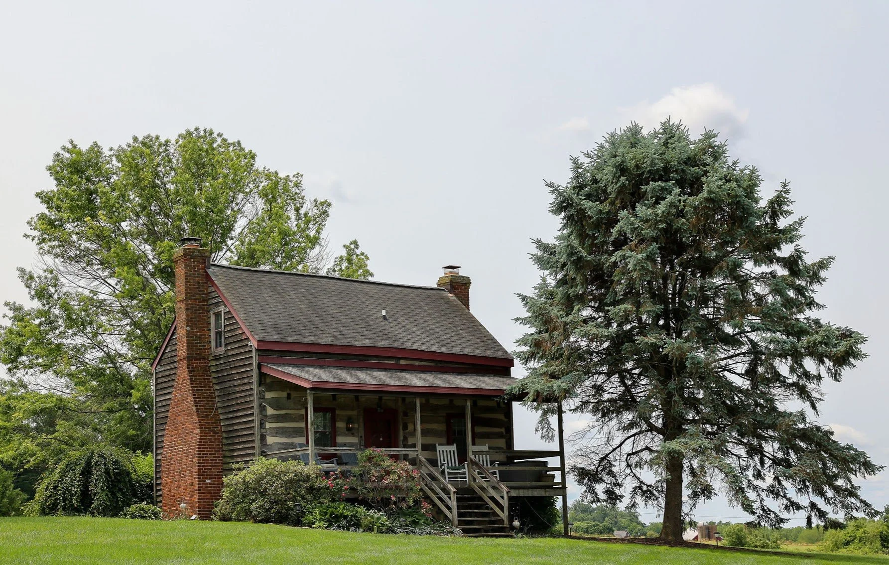 historic log cabin at Maryland wedding venue