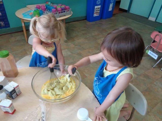 Cooking.Zoe , Olivia 33 (640x480).jpg