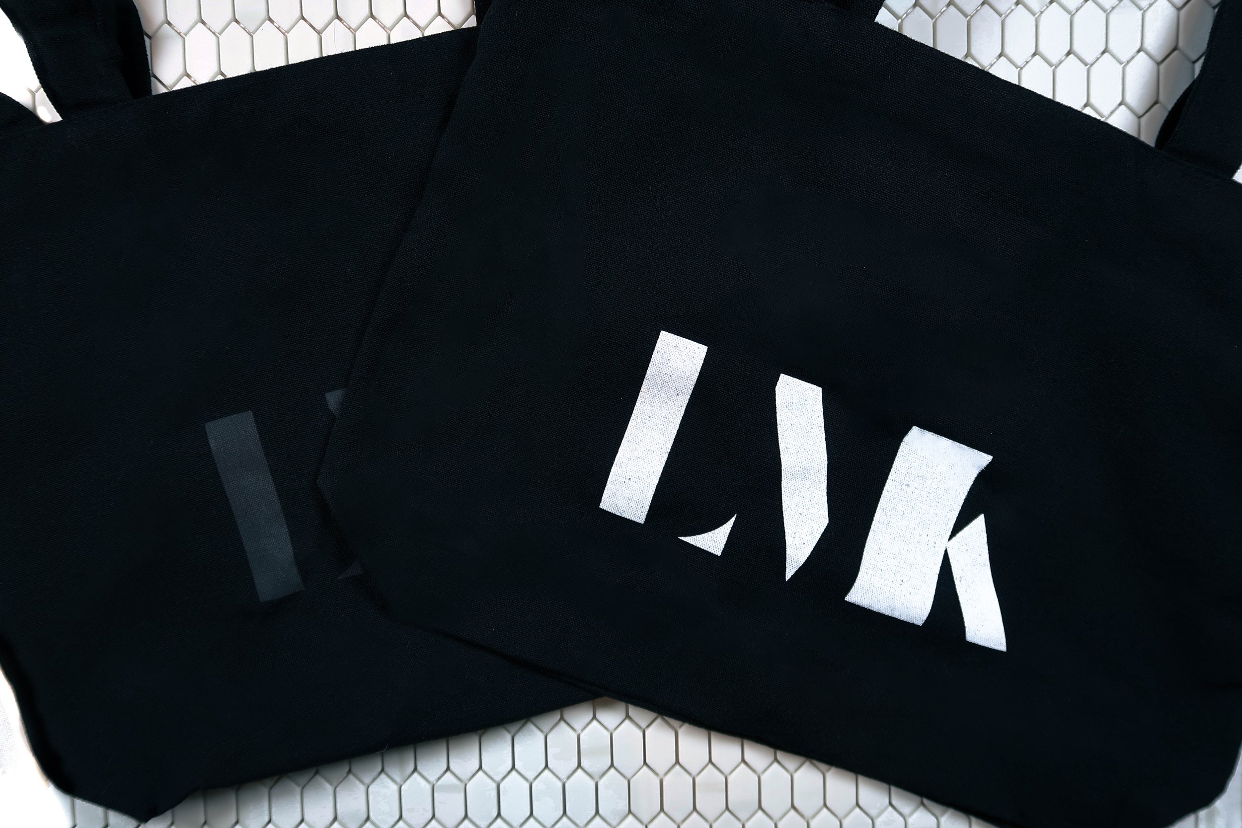Tote bags front-1325.jpg