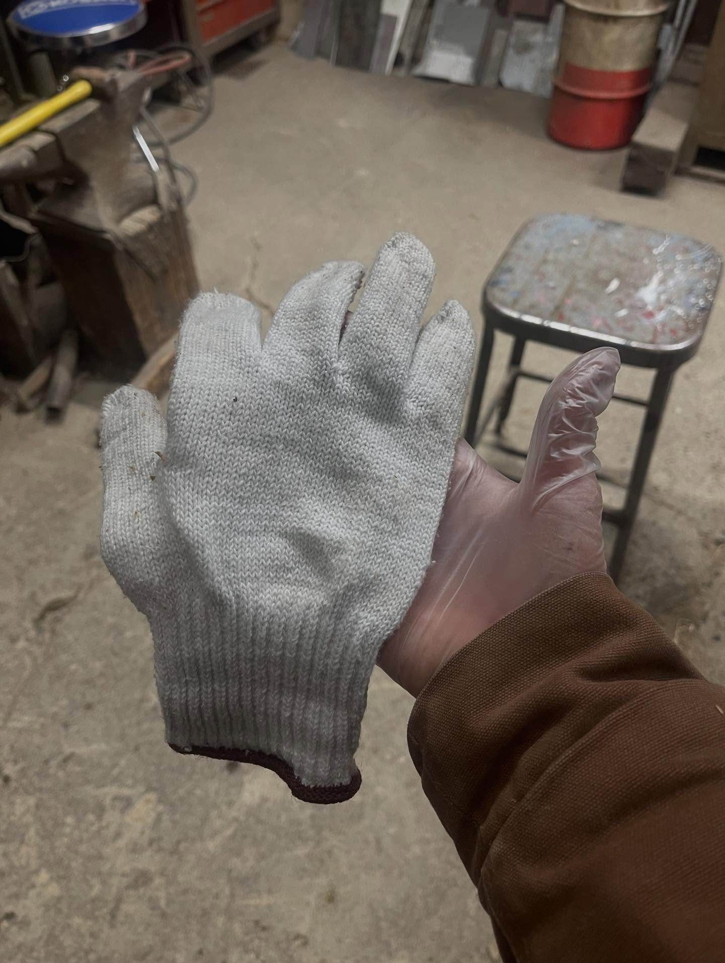 A tip for all of my cold hands ladies&hellip;put a pair of rubber gloves on under your winter gloves!  You can thank me later 🙌🏼. I have spent way too much money on all of the &ldquo;your hands will never be cold again in the winter&rdquo; gloves&h