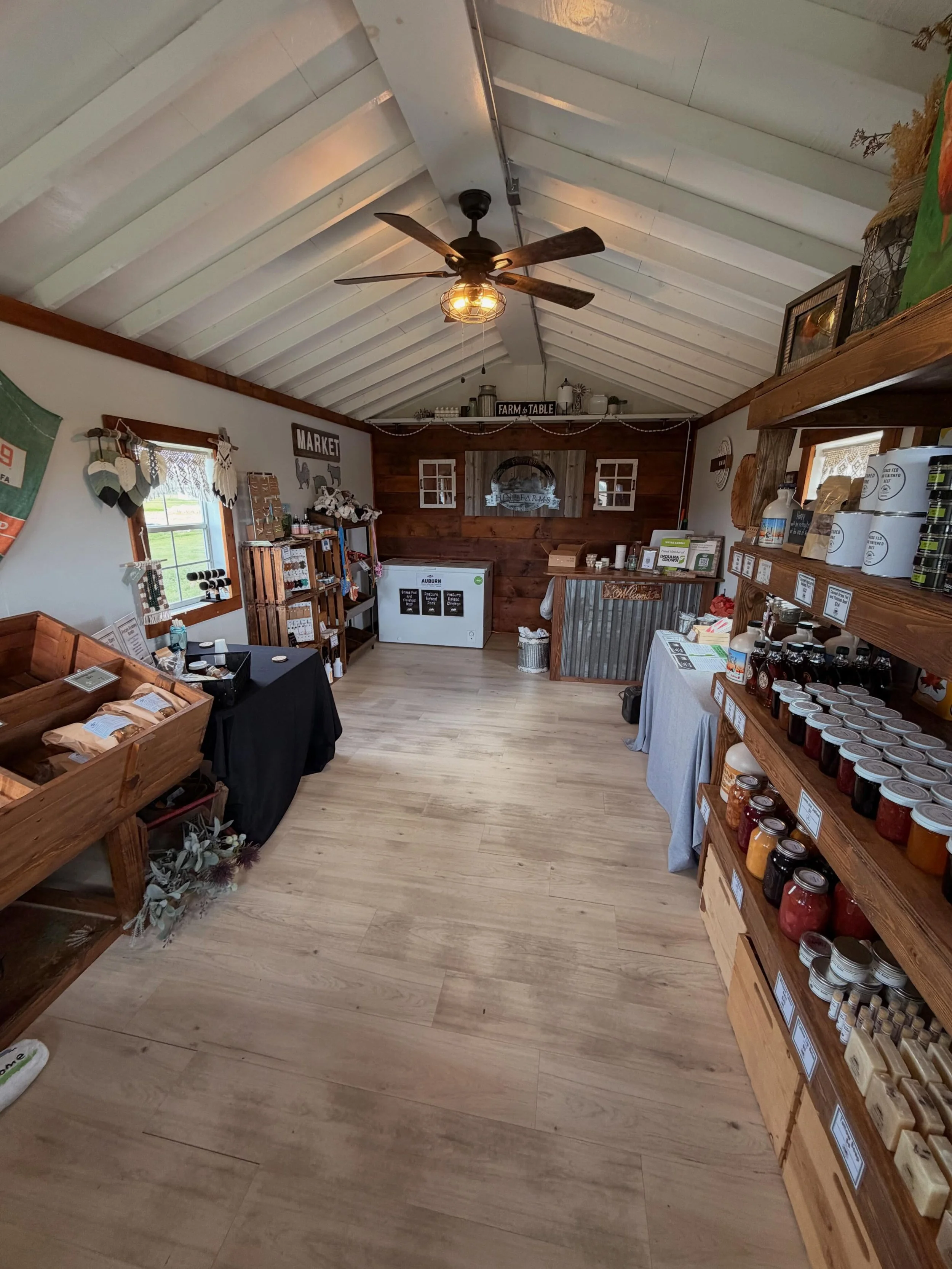 The Farm Store season opening event wraps up today from 2-5!! Stop by and grab complimentary locally grown organic popcorn from DeCamp Gardens and samples of @thebrownhouseauburn Auburn Handcrafted Ice Cream Company 🤤. Put your name in for the Vendo