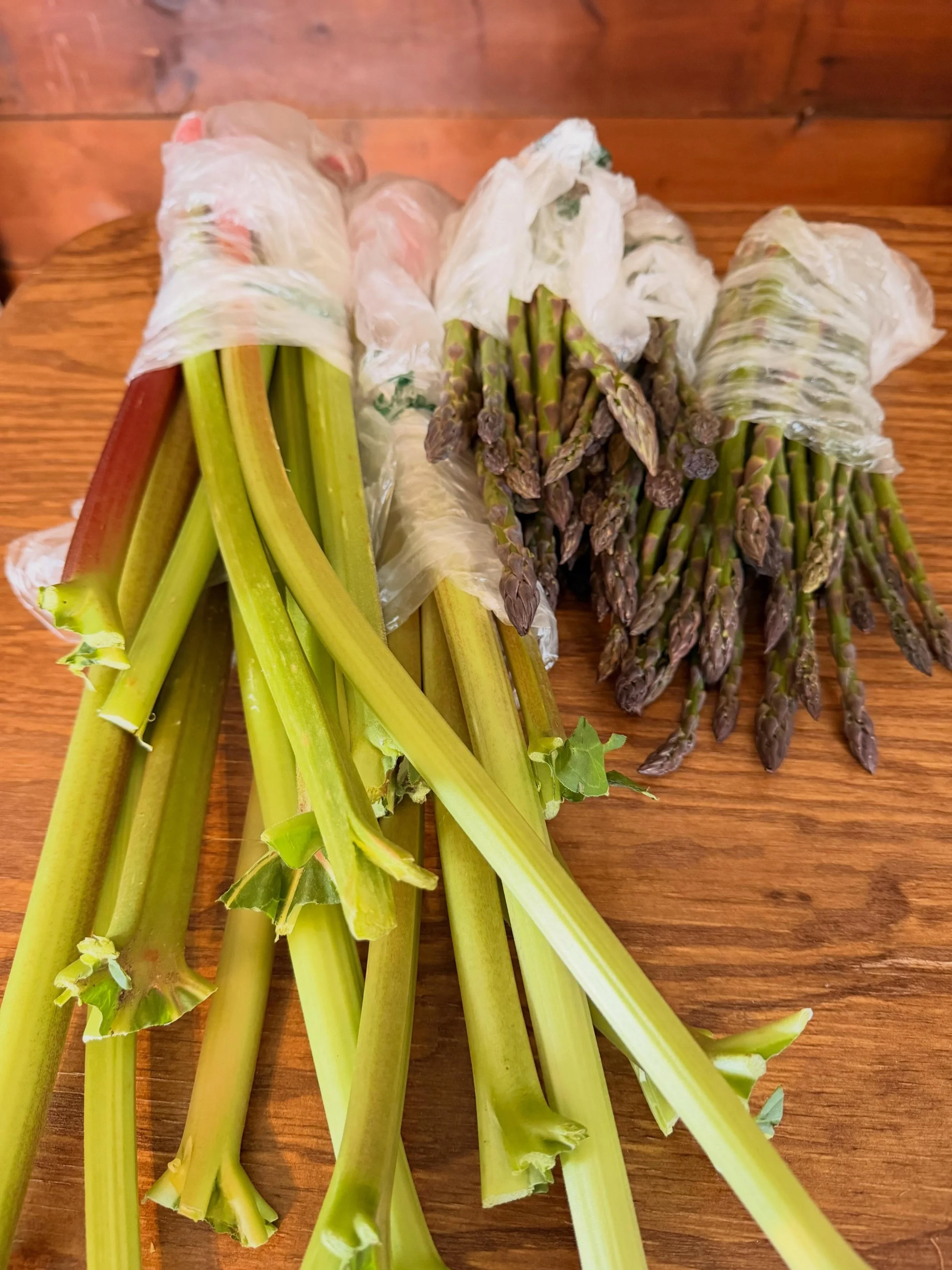 Guess what!?!&hellip;we have rhubarb and asparagus at The Farm Store today (until it&rsquo;s gone) 🥳. 

If you are an asparagus lover or rhubarb eating enthusiast then this current season is your time to shine!  Their season may be short, but nothin