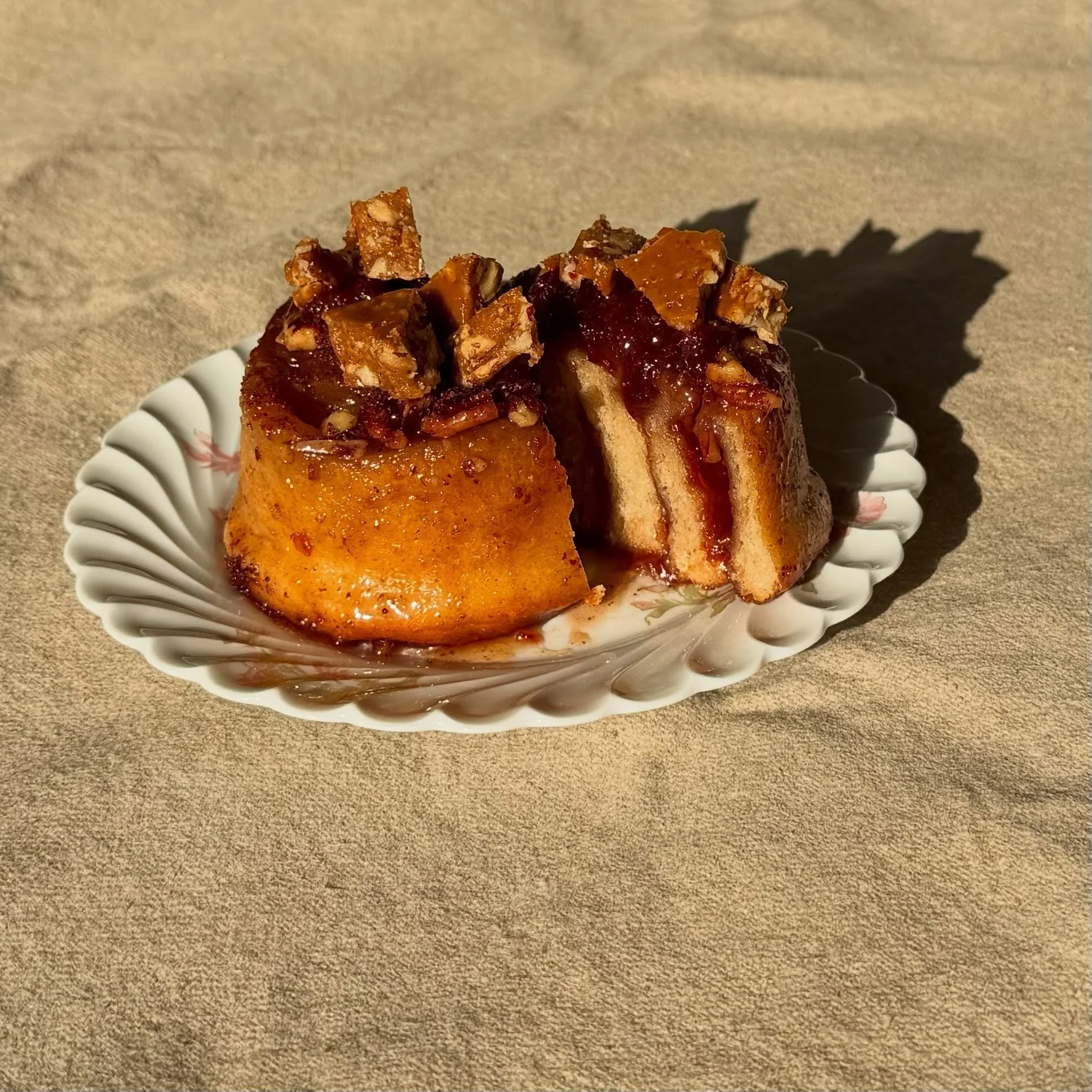 Sour cherry and sumac sticky bun 🍒

Our enriched spelt babka dough filled with cinnamon cardamom butter and sour cherry jam, baked in a gooey sumac sticky sauce, topped with more sumac and pecan toffee (aka the most perfect snack ever). 

I know Jul