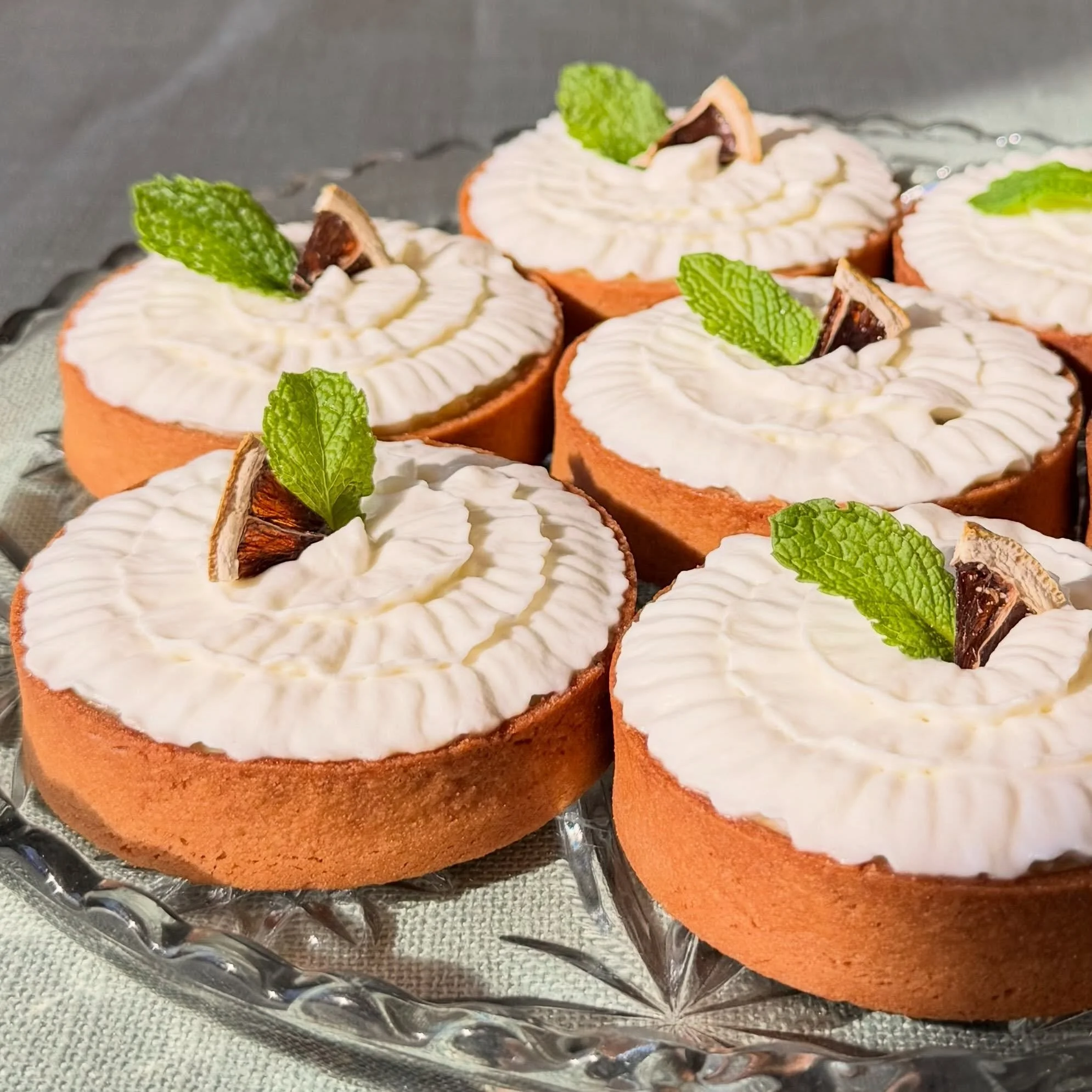 Lemon Mint Tart 🍋 

A very bright and fresh tart to end the summer season! This one has a layer of mint labneh cremeux, and a layer of preserved lemon curd mixed with lemon marmalade, topped with whipped yogurt. 
.
.
.
.
.
.
#majdalbakery #sweets #m
