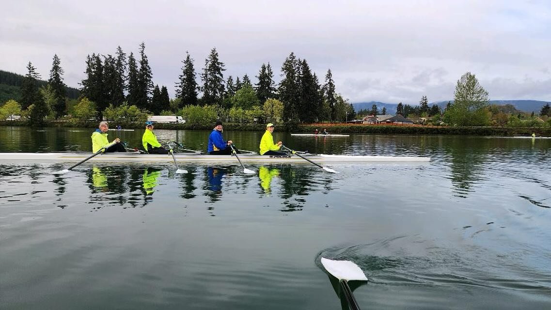 Sometimes the water is flat and it&rsquo;s not raining during practice. Not today, but here is a picture so that we can remember. 
📸 @rayrems 

#rowing #mastersrowing #rowingpractice