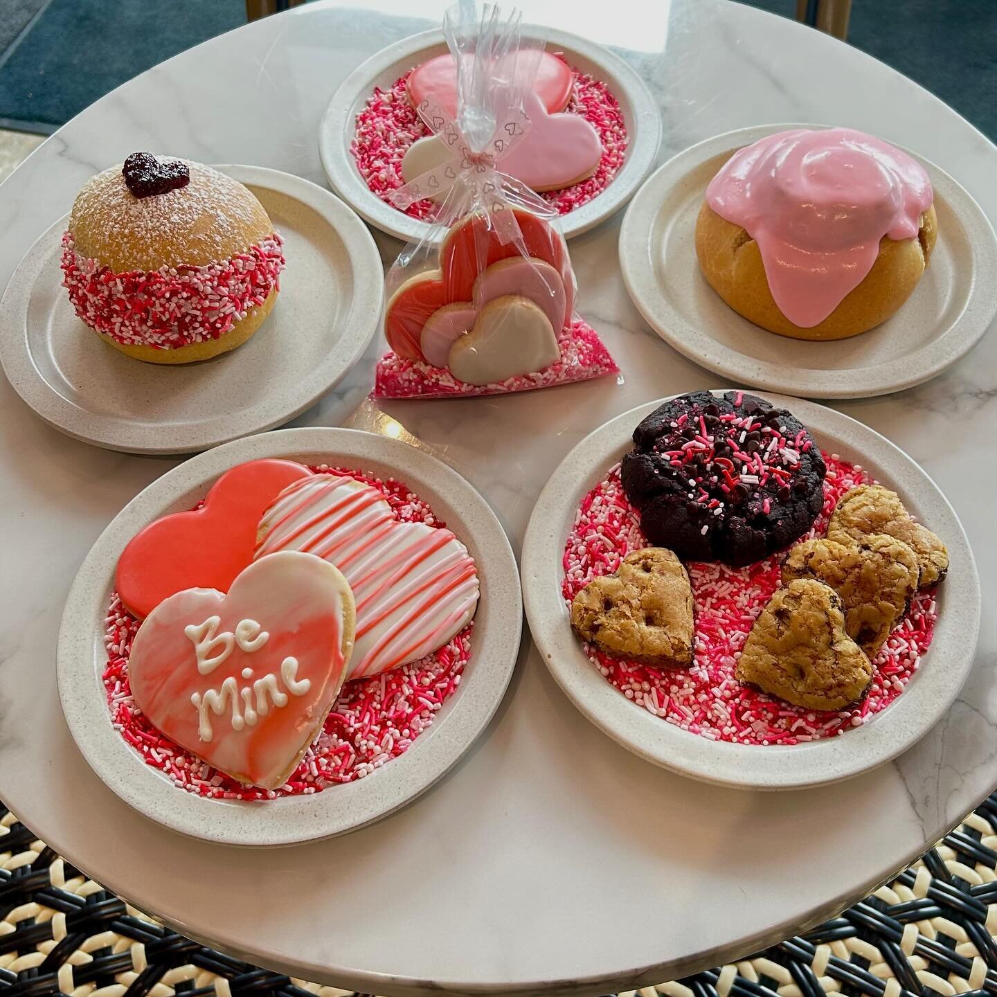 Happy Valentine's week from us at Florabella, sweet treats for your Sweetheart are available all week!

🤍

#missoula #bakedgoods #sweettooth #eatlocal #sugarcookiesofinstagram #cookies #valentinecookies #galentinesday #sweetheart
