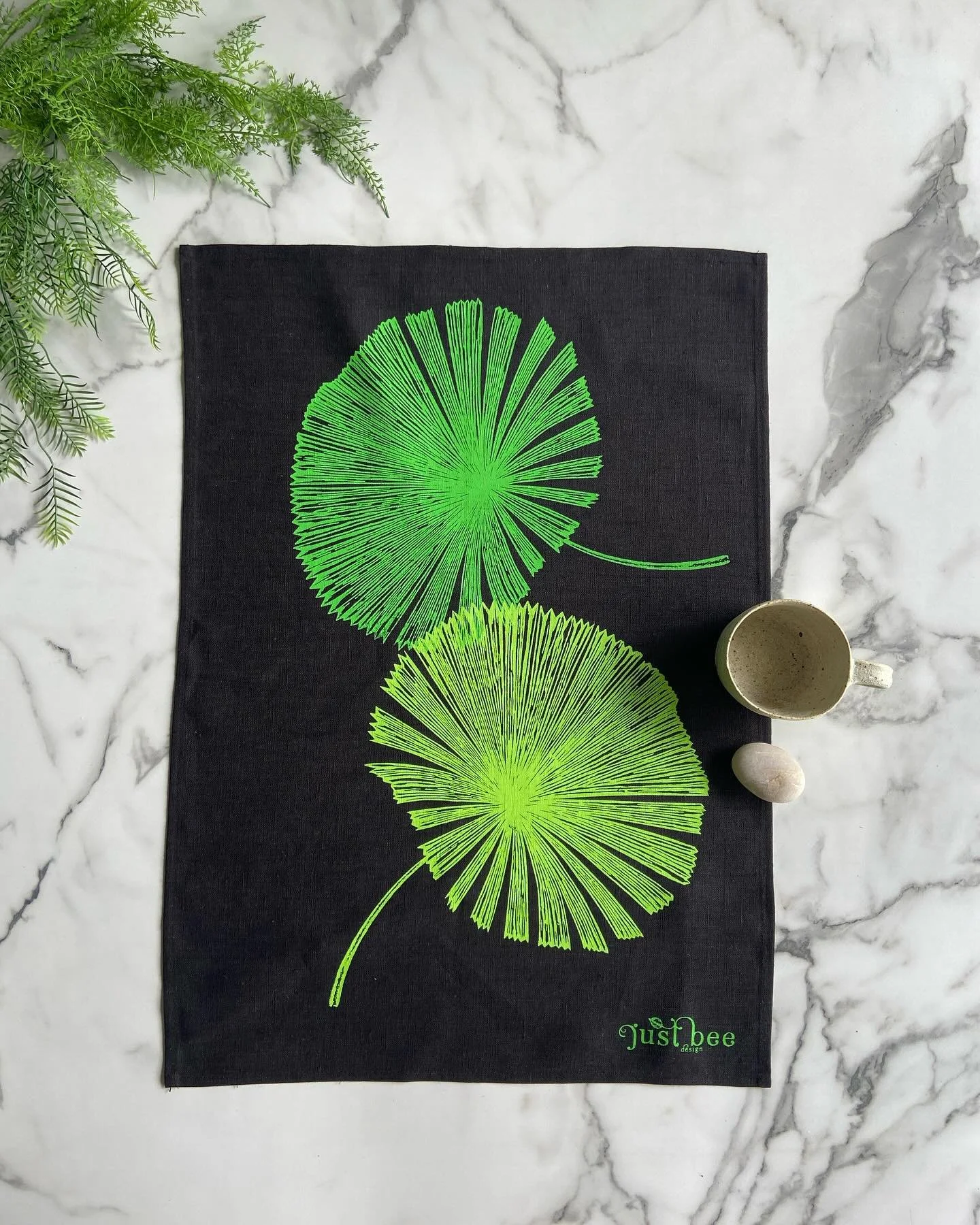 D A I N T R E E  F A N  P A L M&hellip;..
Bring the lush beauty of Far North Queensland to your kitchen 🌿✨ 
.
This hand-drawn rainforest fan palm, printed on black linen 
with vibrant tree frog green inks from @permaset_aqua 
.
.
Ready to add some n