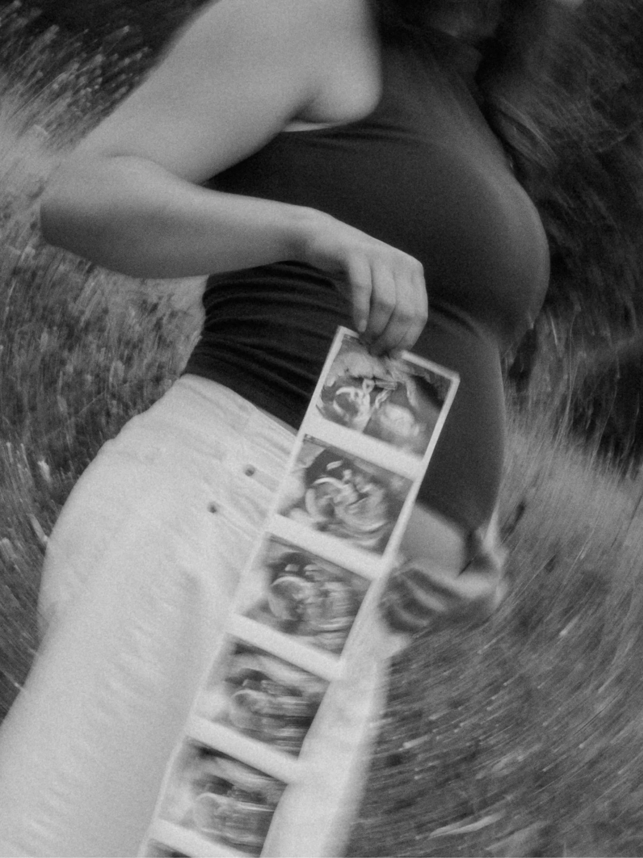 It is one of my greatest privileges as a photographer to document life&rsquo;s sweetest moments and miracles 🪽this maternity session with my dear friend (and wedding florist! @honeycoveflowers ) bethan, was such a joy!!!

Lifestyle Photographer | Bo