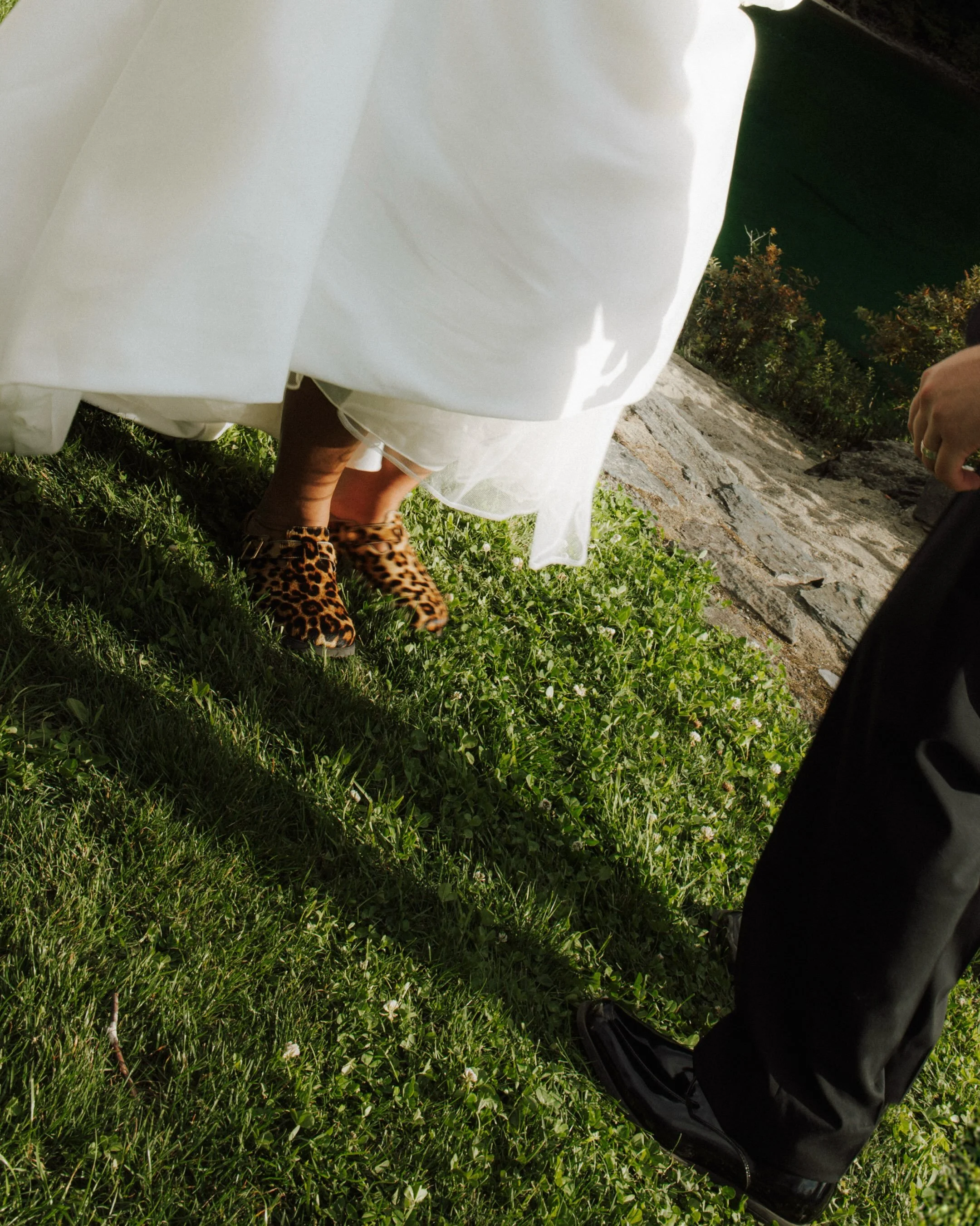 sometimes you gotta ditch the heels for something a little more comfortable 💅🏽🐆🤍 

travel wedding photographer | boston wedding photographer | new england wedding photography | bridals | couples photos

Photographer: @edengracecreative 
Videograp