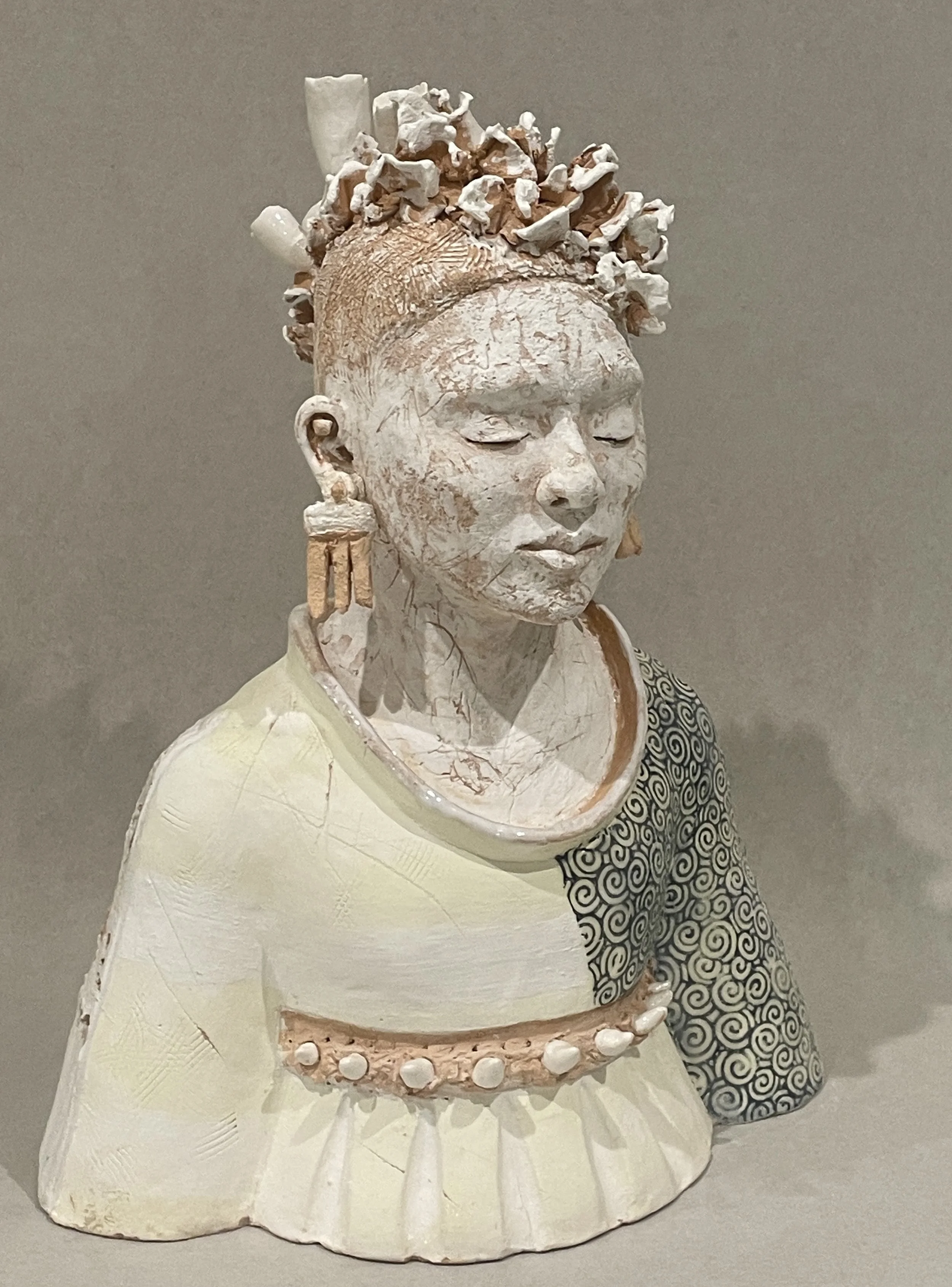 Sienna - raku T earthenware and porcelain clay, pigmented slip                                                         
 - 36x29x18cm