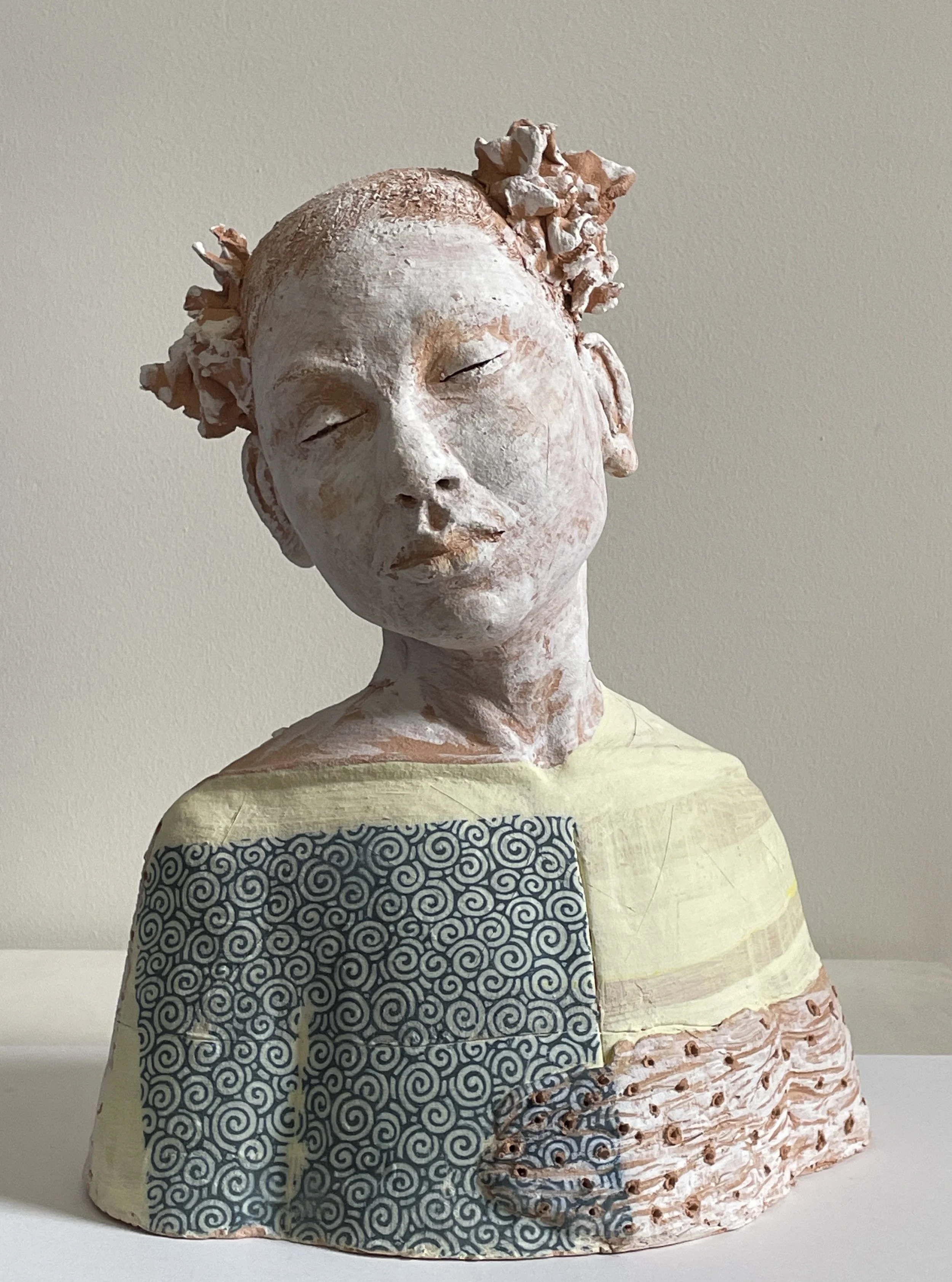 Arabela - raku T earthenware clay, pigmented slip - 32x23x18cm