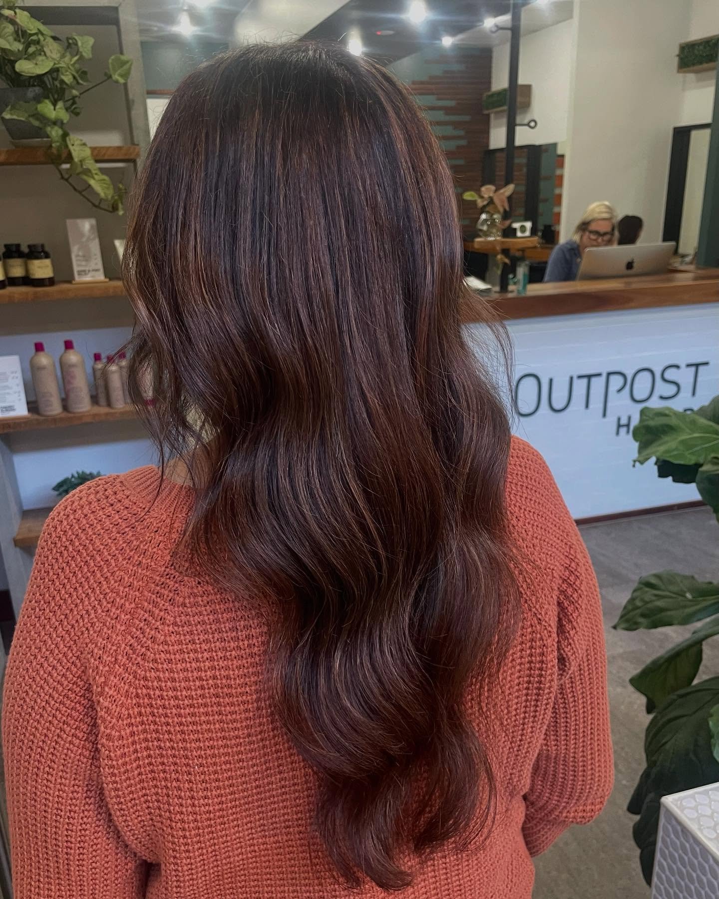 Dimensional 💌 @hairbysarsie #AvedaSalon #VeganHair #VeganHairProducts #VeganHairCare #VeganHairProducts #SiliconeFree #VeganBeauty #SmoothInfusion #SmoothHair #GlassHair #AntiFrizz #HairProtection #SleekHair #MooneeBeach #MooneeBeachHairSalon #Moone