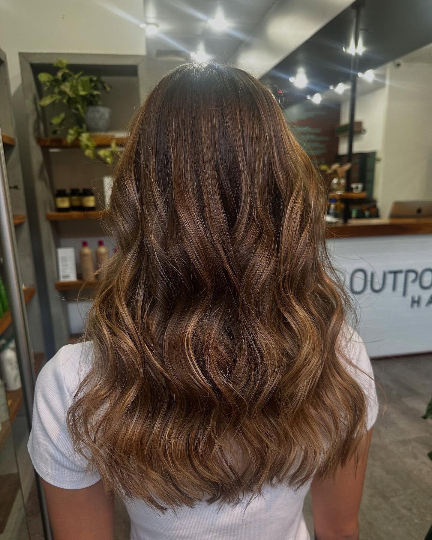 Sunkissed vibes🌞🤍 Colour and Cut by Chaellyce  #AvedaSalon #VeganHair #VeganHairProducts #VeganHairCare #VeganHairProducts #SiliconeFree #VeganBeauty #SmoothInfusion #SmoothHair #GlassHair #AntiFrizz #HairProtection #SleekHair #MooneeBeach #MooneeB